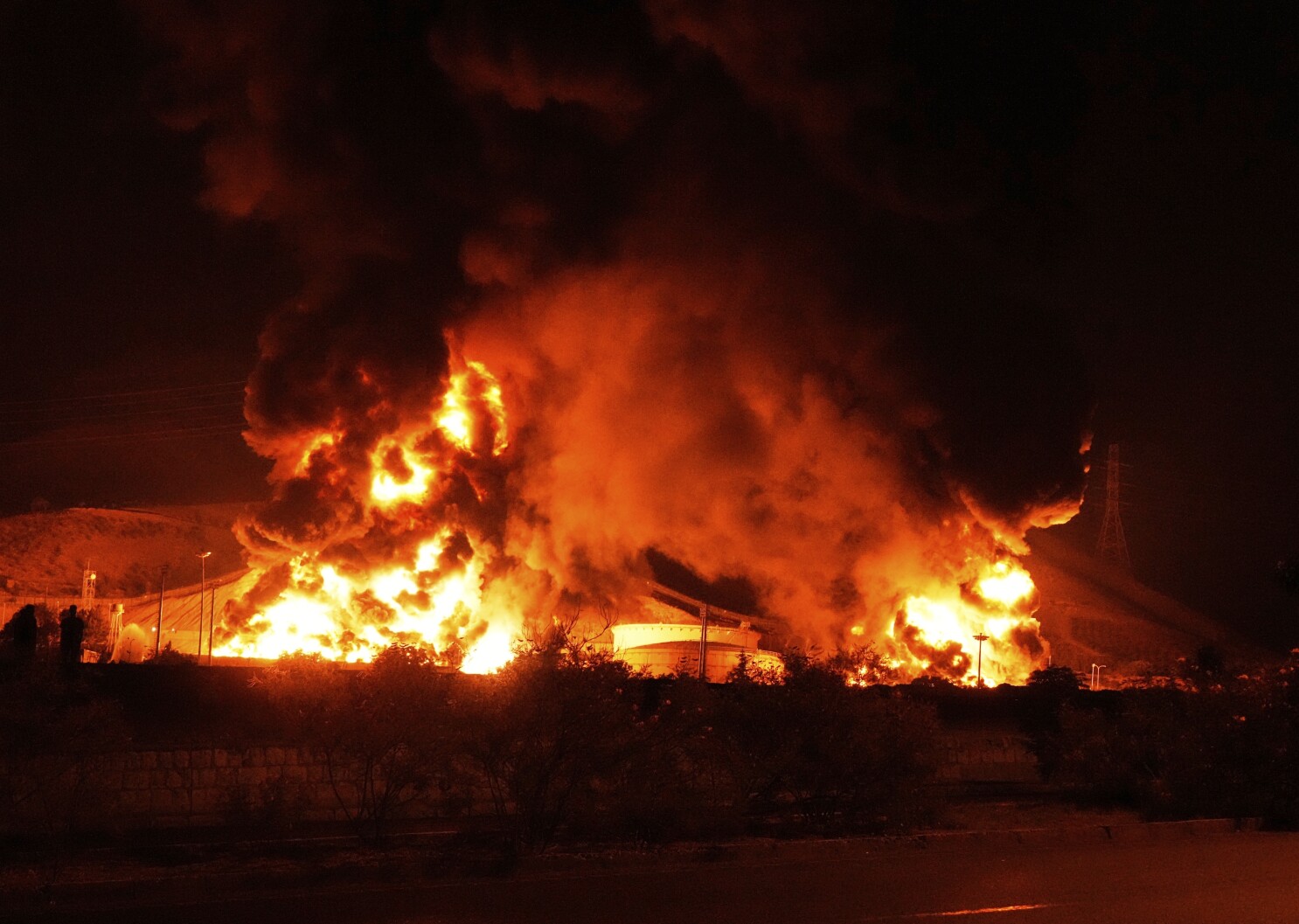 Ejército israelí dice que ha atacado la sede del Ministerio de Defensa de Irán