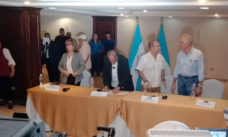 Surge el «Frente Defensa y Democracia»: Alianza de cuatro partidos políticos para salvaguardar elecciones en Honduras