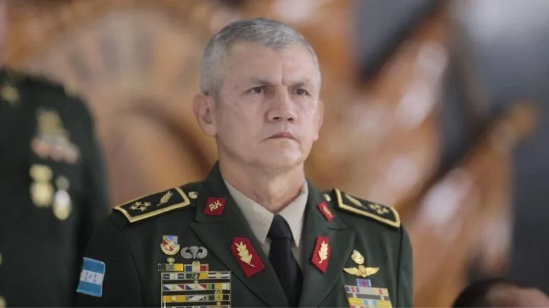 «No tienen moral»: La dura respuesta de Roosevelt Hernández a los oficiales retirados que pidieron su renuncia