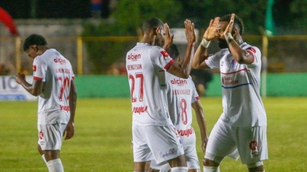 Olimpia impone su jerarquía y despedaza al Choloma en su regreso a la Liga Nacional