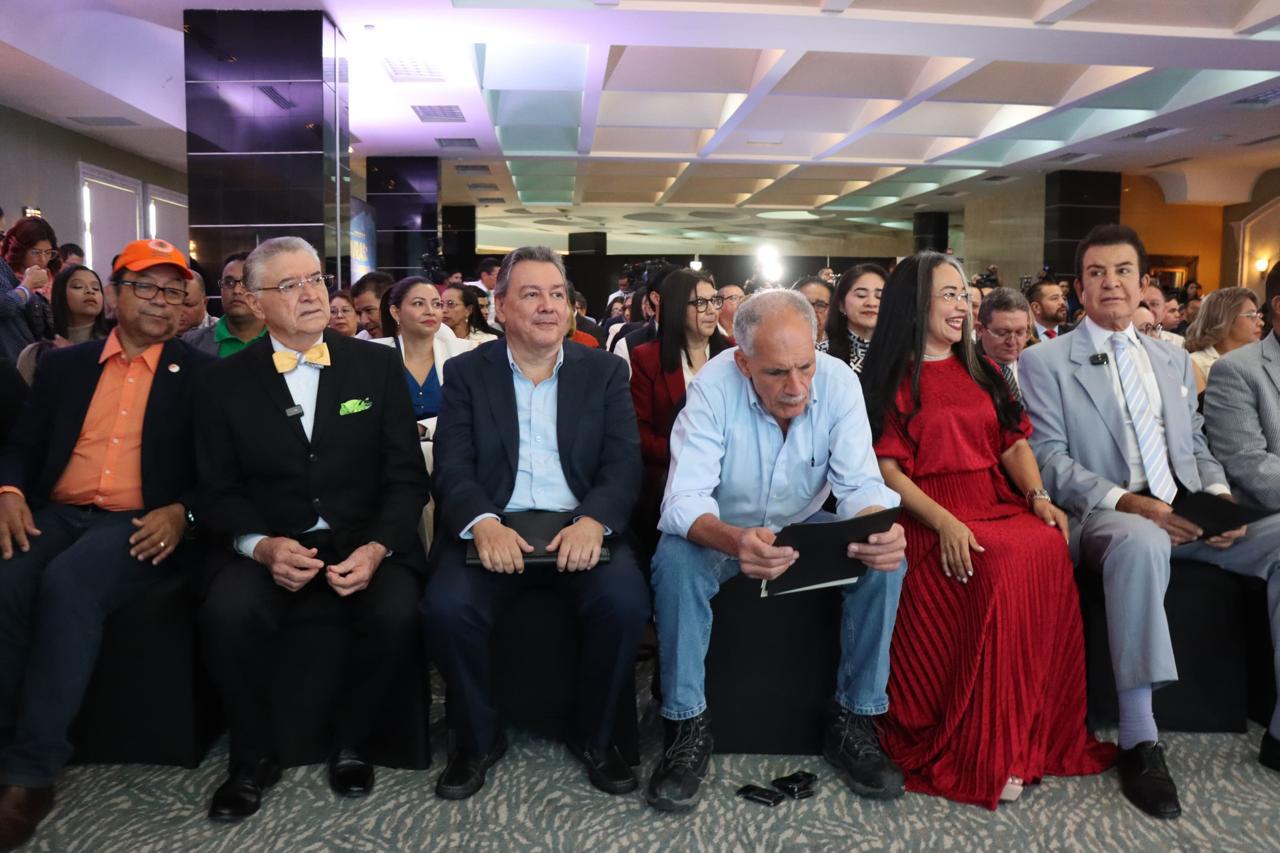 Chano Rivera propone a Gabriela Castellanos como candidata única: ‘Yo sí me bajo si eso salva a Honduras’