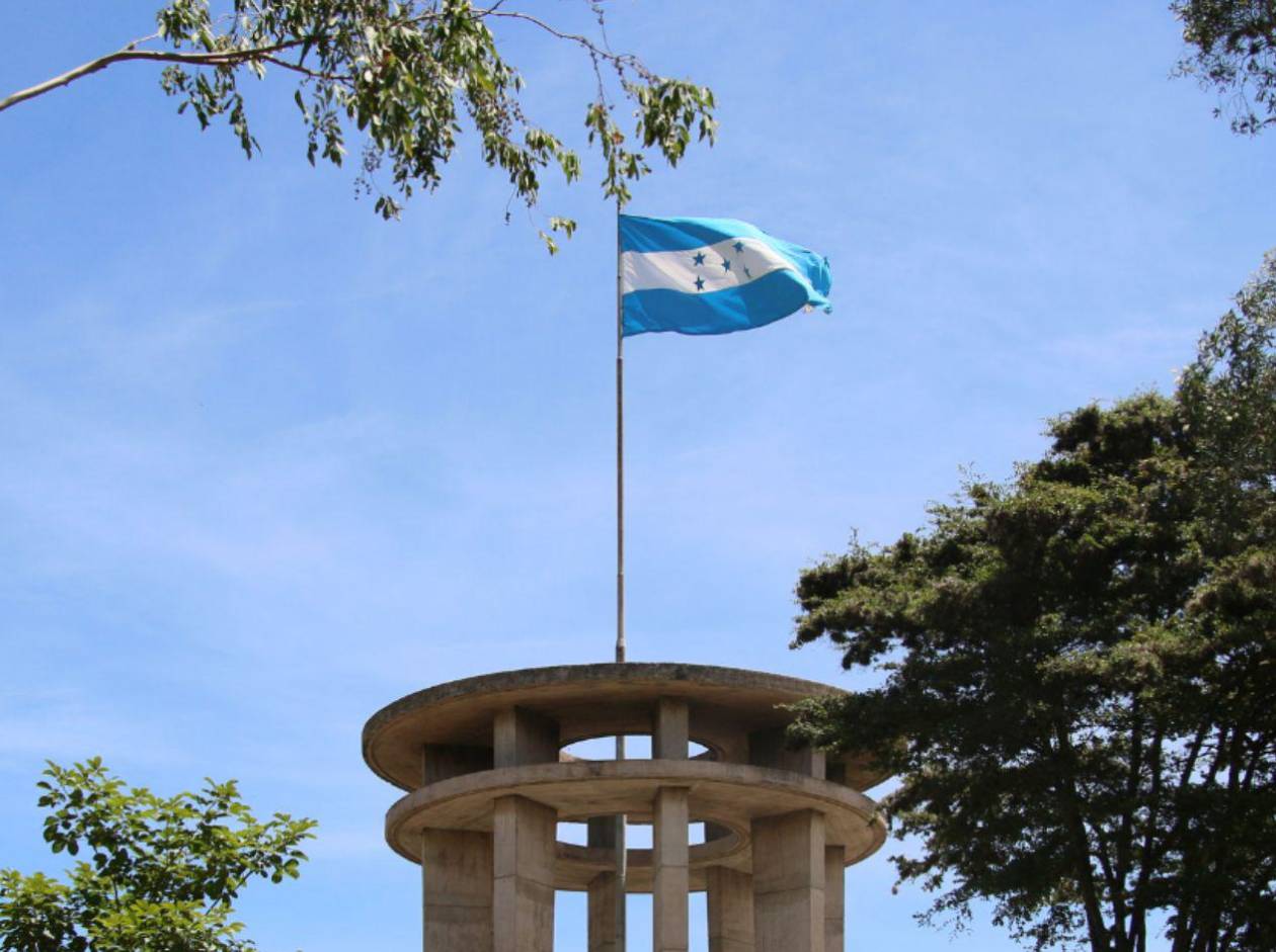 Honduras celebra 204 años de independencia con actos cívicos y desfiles estudiantiles