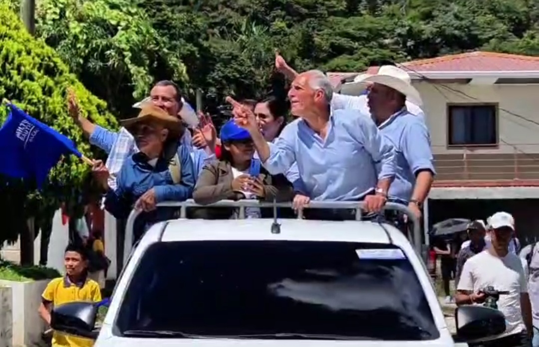 Papi a la Orden resalta la necesidad de proyectos de calidad en Gualcince durante su gira por el sur de Lempira