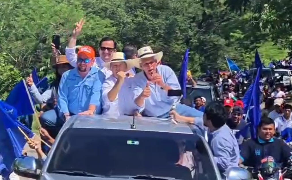 Santa Bárbara se pinta de azul y blanco con la llegada de Papi a la Orden: “Después del 30 de noviembre, Honduras estará bien”