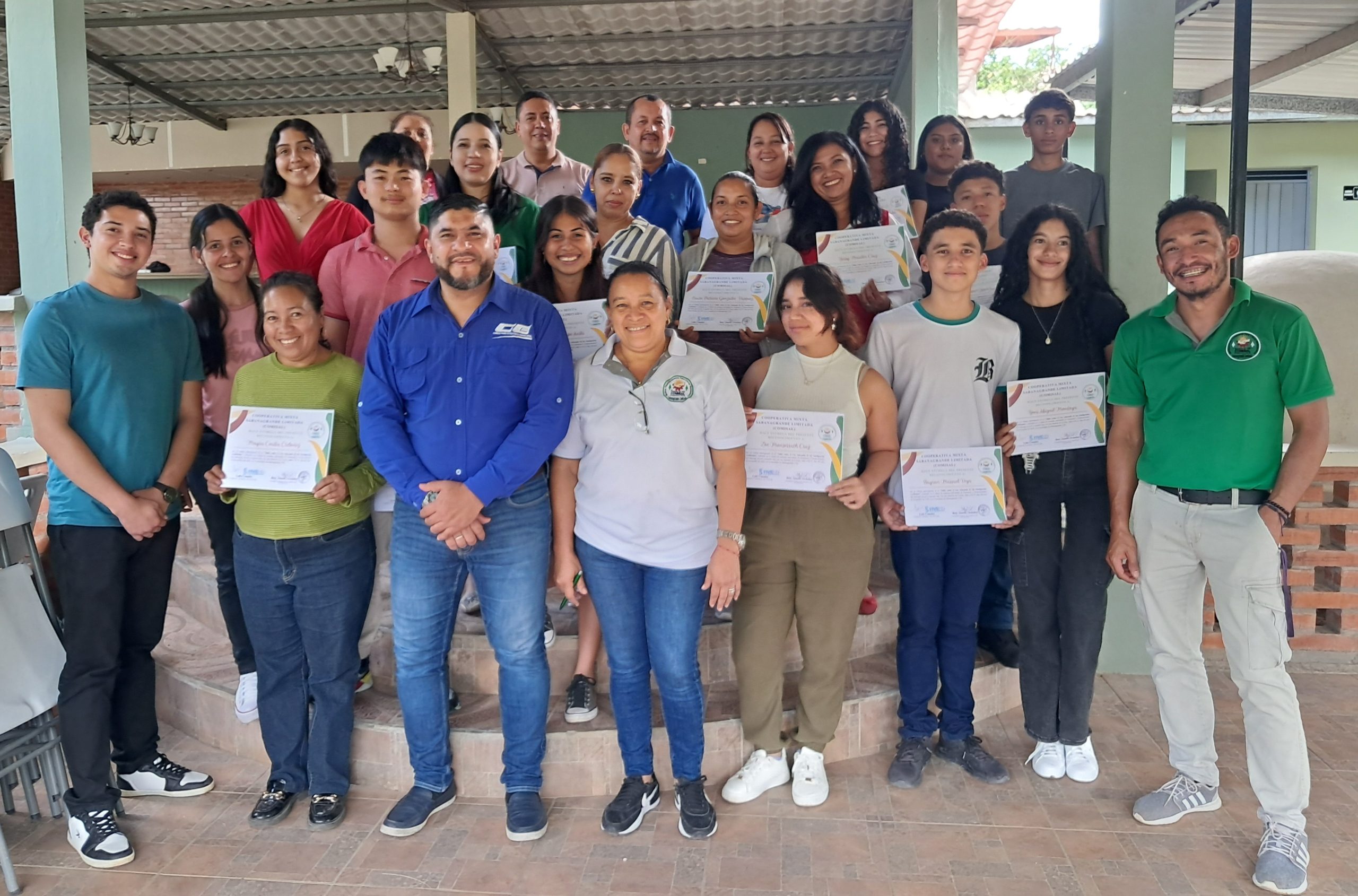 Impulso a la Transformación Digital: Jóvenes Cooperativistas de Sabanagrande se forman en el Uso Ético y Estratégico de la Inteligencia Artificial