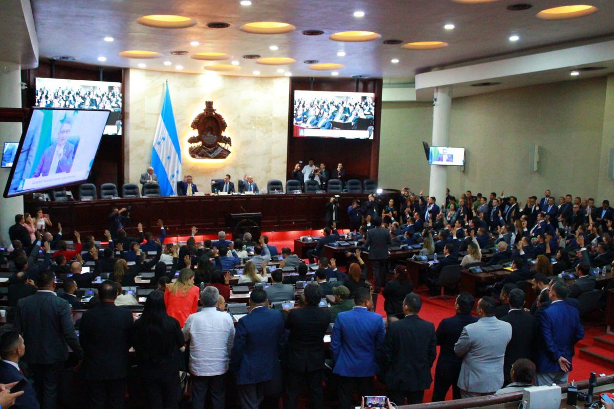 Diputados que perderán día de salario por faltar a sesión en el CN