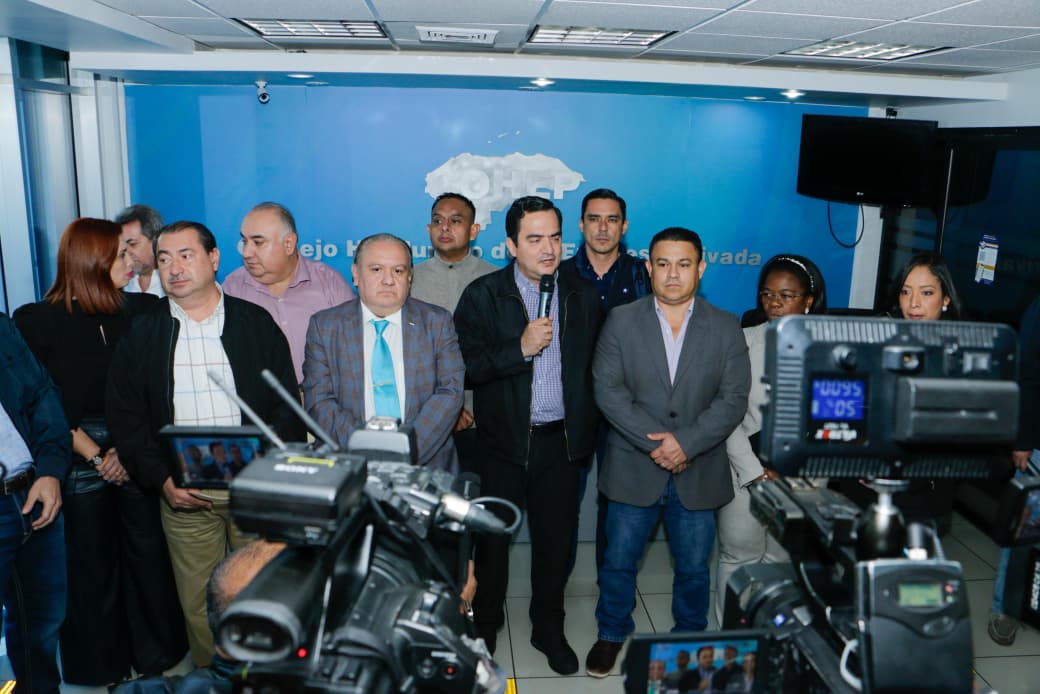 Comisiones del PLH y PNH se reunen para lograr consensos en elección de junta directiva del CN