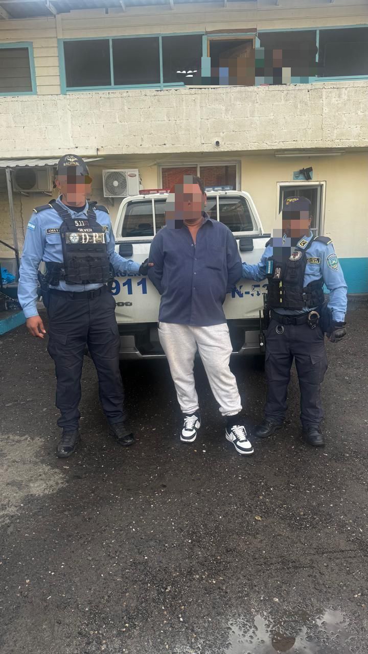 Agentes de la DPI ejecutan orden de captura a sujeto por maltratar a un gato en Tegucigalpa