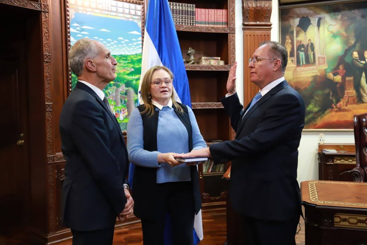 Gerzon Velásquez es juramentado como titular de Seguridad Gerzon Velásquez es juramentado como titular de Seguridad