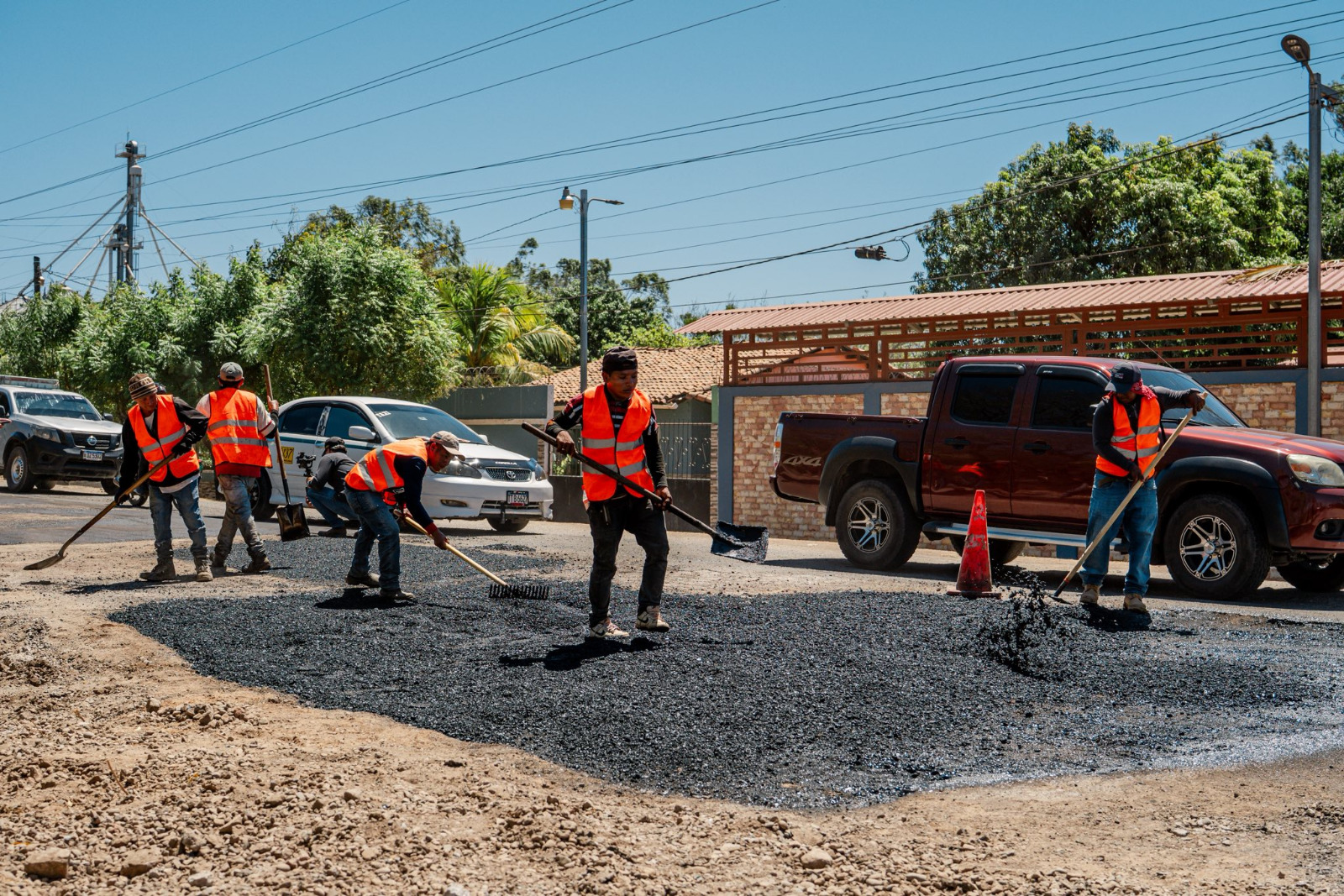 Gobierno del presidente Asfura ejecuta bacheo provisional y preventivo ante cercanía de Semana Santa Gobierno del presidente Asfura ejecuta bacheo provisional y preventivo ante cercanía de Semana Santa