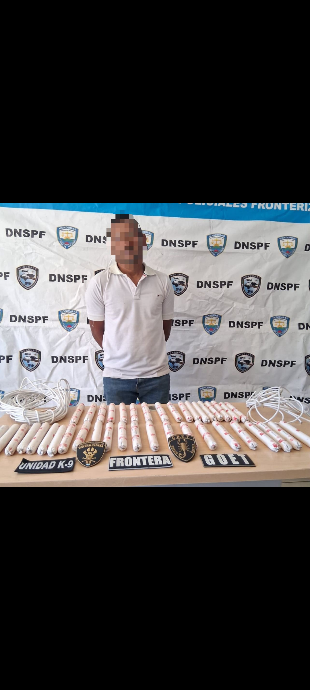 Con presunta dinamita y cordones detonantes, detienen a un hombre en un bus de ruta