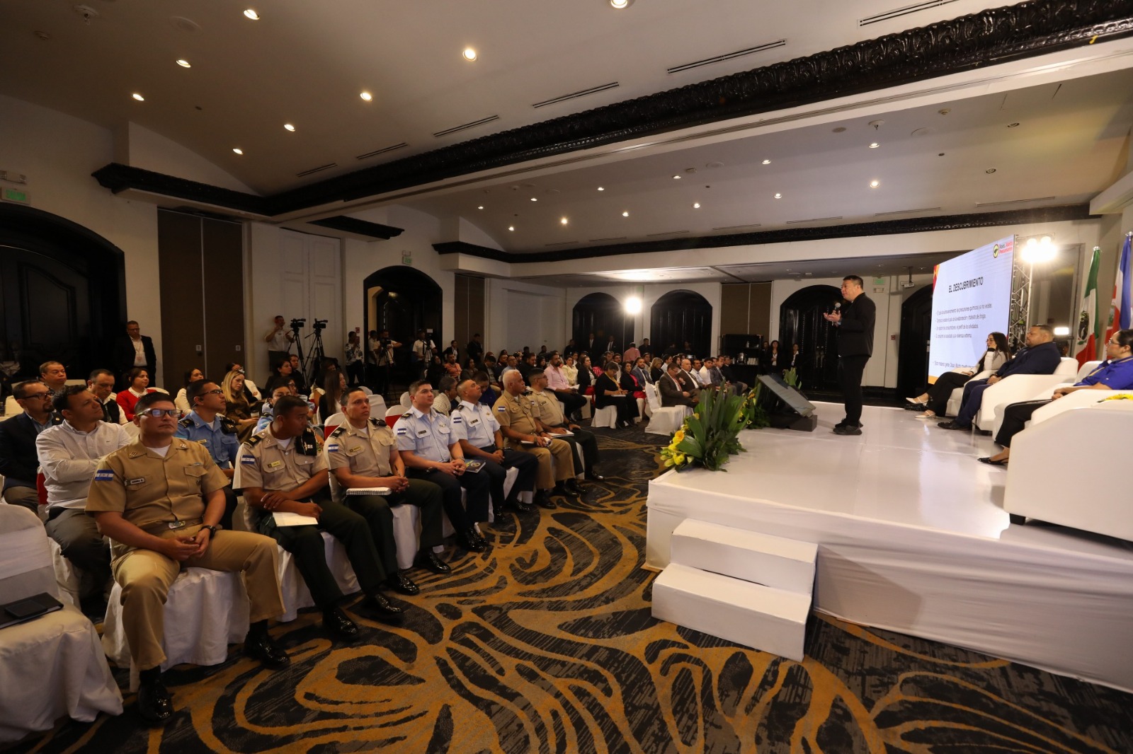 El tráfico de Precursores Químicos para fabricar drogas sintéticas es una de las actividades ilícitas de mayor auge en la región. El tráfico de Precursores Químicos para fabricar drogas sintéticas es una de las actividades ilícitas de mayor auge en la región.