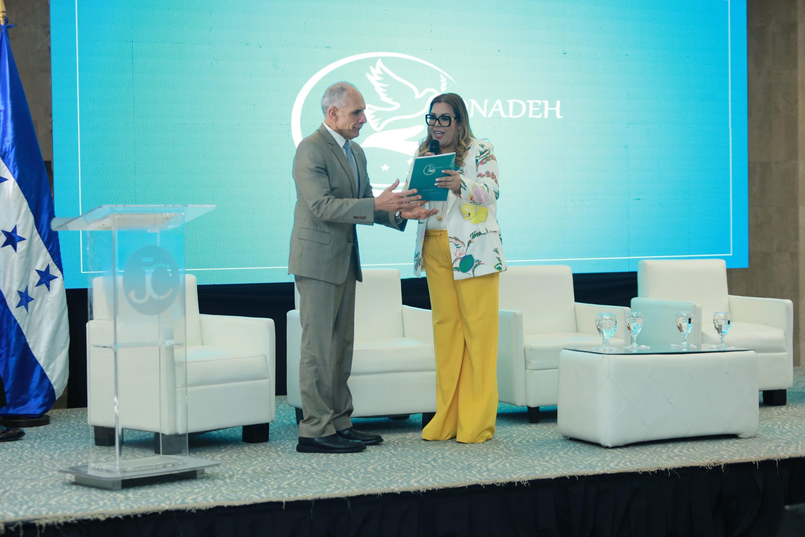 Presidente Asfura reafirma compromiso con derechos humanos tras recibir informe del Conadeh