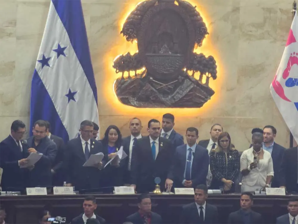 Congreso Nacional suspende al Fiscal General Johel Zelaya e inicia juicio político en medio de caos y violencia