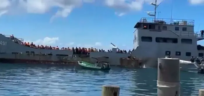 Llegan militares y maletas electorales a Guanaja para repetición de comicios