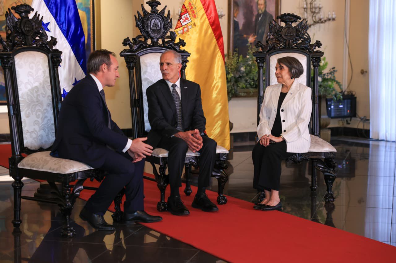 Presidente Asfura recibe cartas credenciales de seis nuevos embajadores acreditados en Honduras