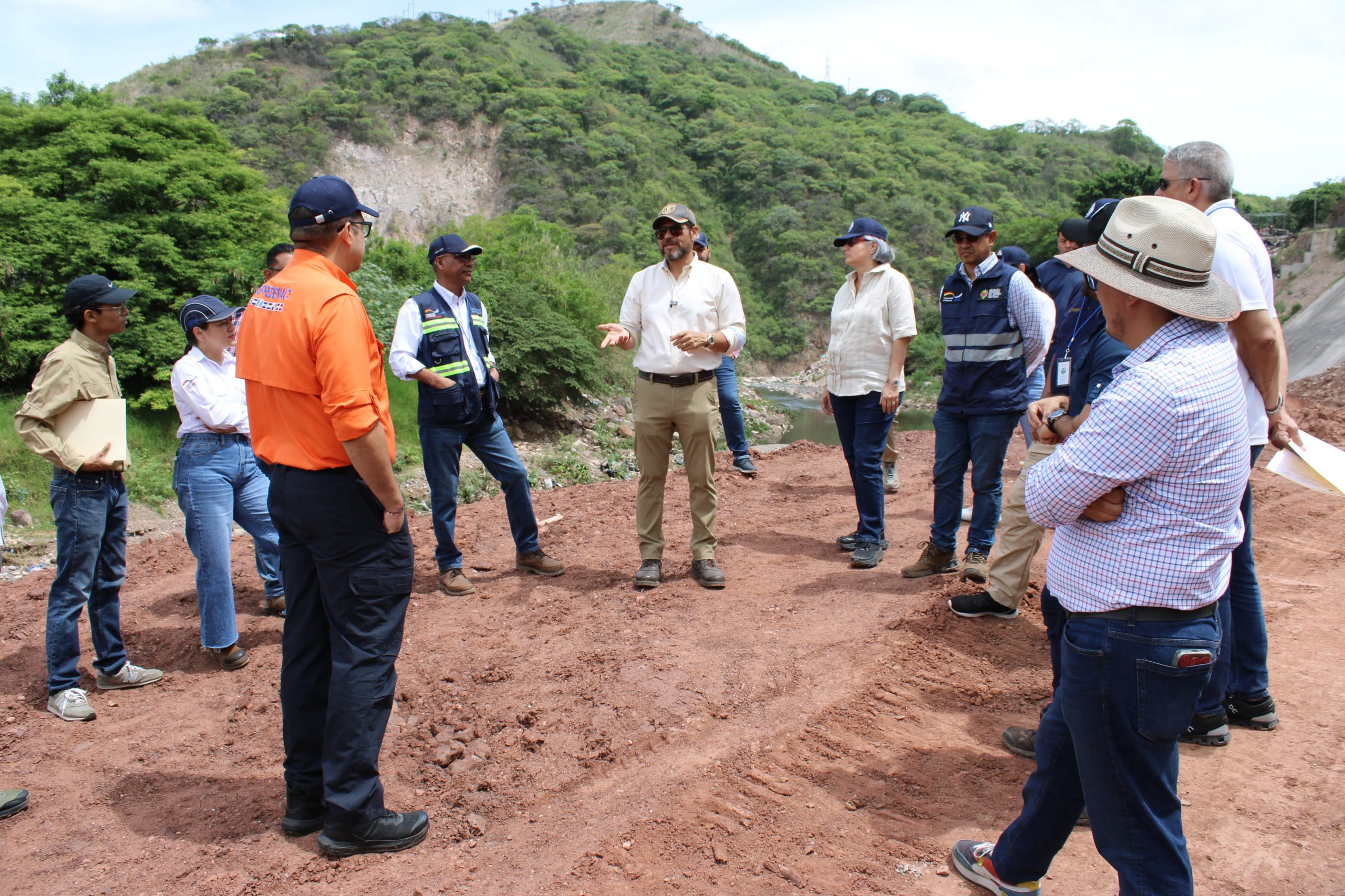 Delegados del congreso sobre gestión de riesgos conocen proyectos de mitigación que ejecuta la AMDC en zonas vulnerables