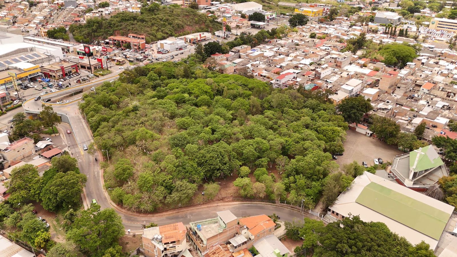 Recuperan el Cerrito de la Felicidad en la Kennedy como parte del rescate de espacios públicos en la capital Recuperan el Cerrito de la Felicidad en la Kennedy como parte del rescate de espacios públicos en la capital