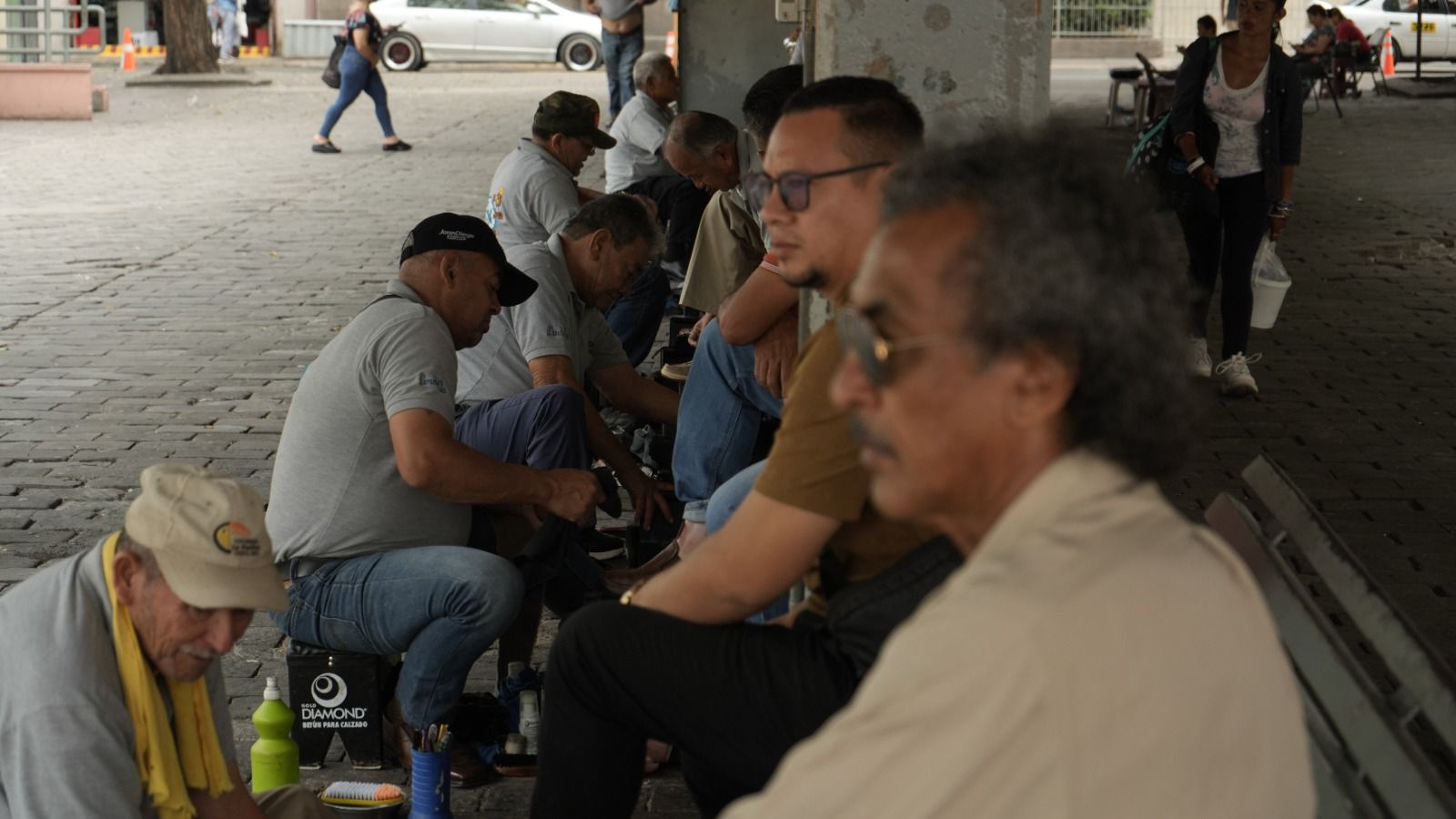 Chaine gratuito beneficia a capitalinos y fortalece apoyo a lustradores del Parque Central Chaine gratuito beneficia a capitalinos y fortalece apoyo a lustradores del Parque Central