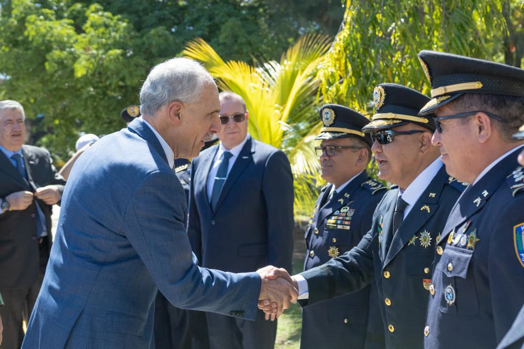 Presidente Asfura participa en ceremonia de ascensos de 45 oficiales de la Policía Nacional Presidente Asfura participa en ceremonia de ascensos de 45 oficiales de la Policía Nacional