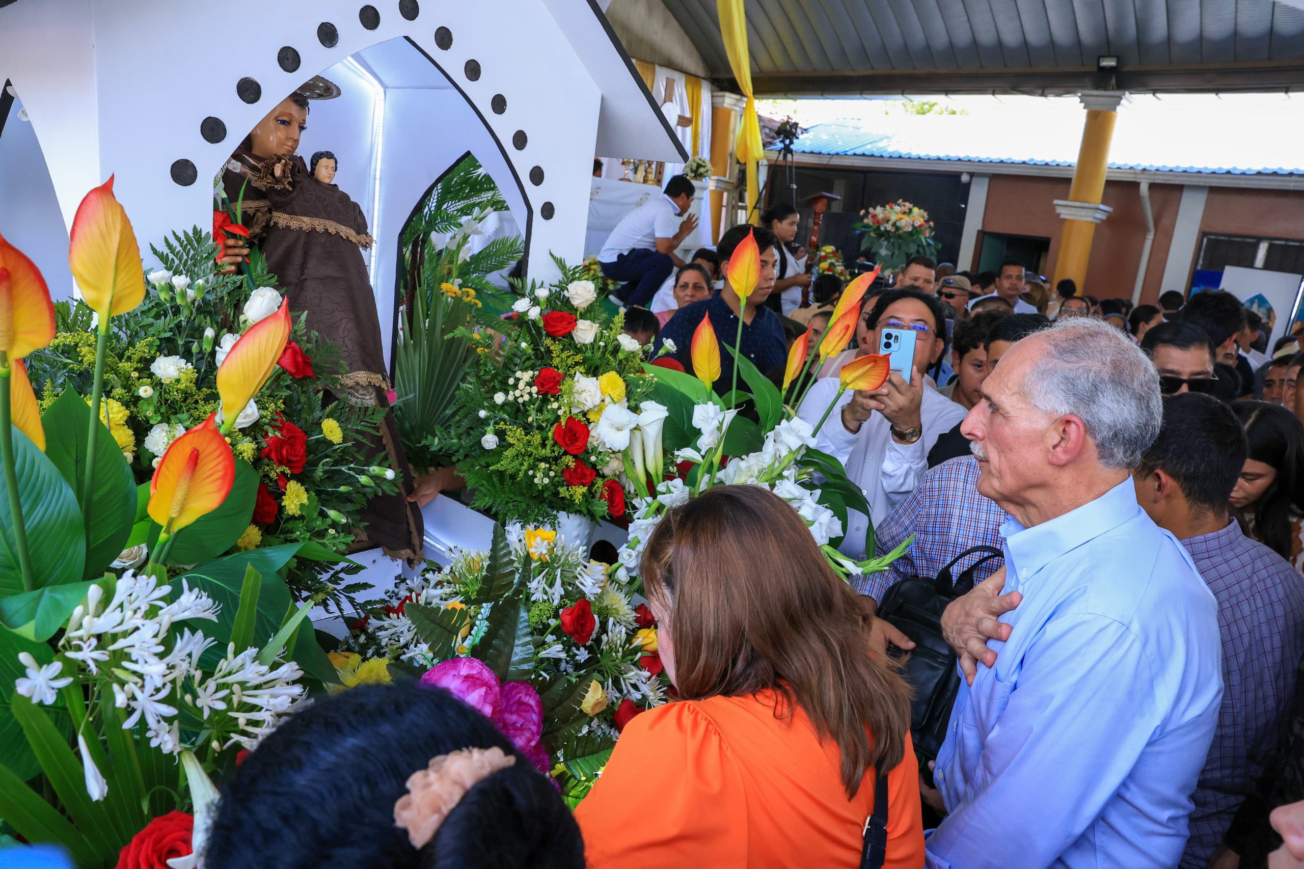 Presidente Asfura acompaña a feligreses en celebración de San Antonio de Padua en Langue