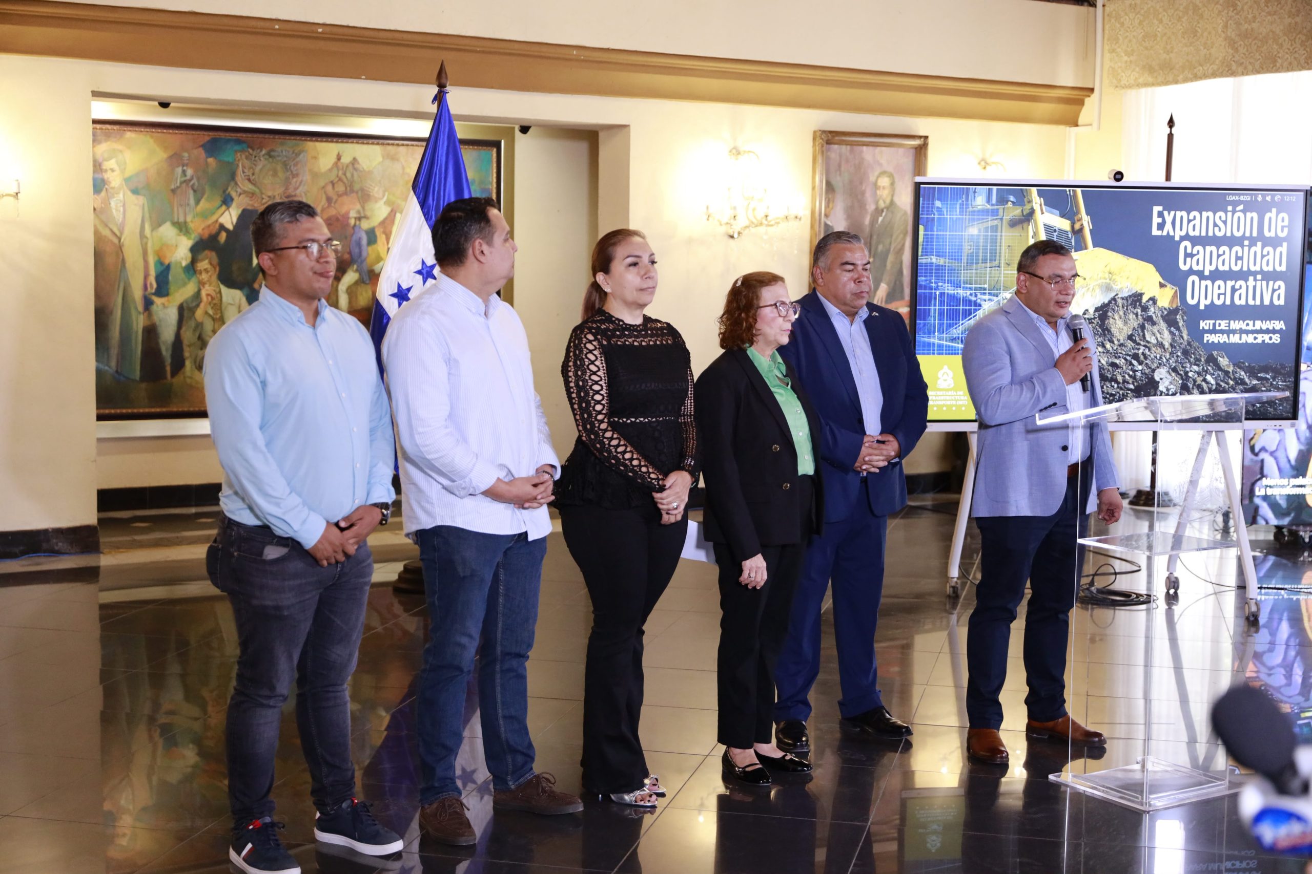 Presidente Asfura cumple promesa y garantiza control transparente de maquinaria para las 298 alcaldías del país