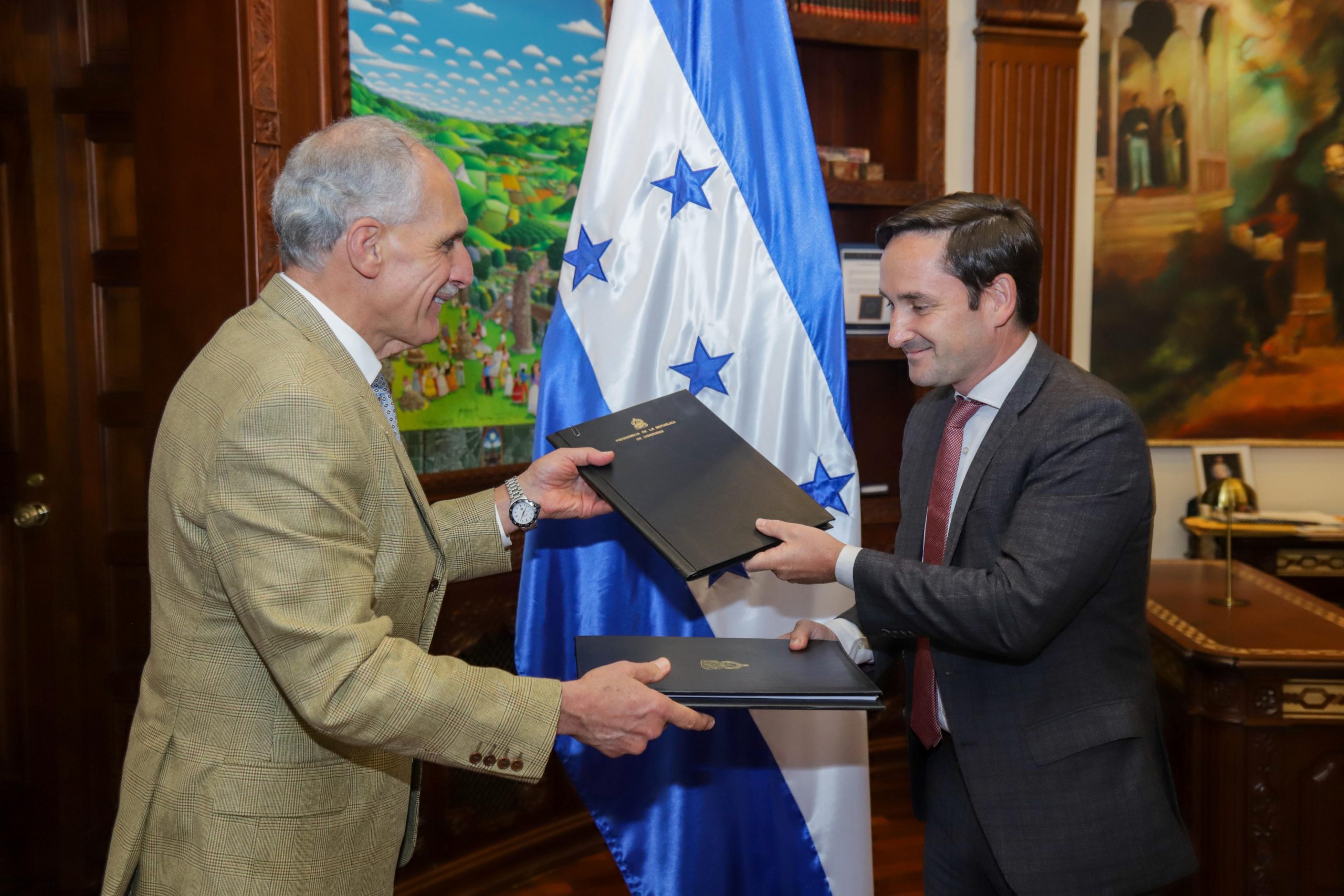 Presidente Asfura impulsa proyecto para fortalecer la atención oncológica y el diagnóstico especializado en hospitales del país