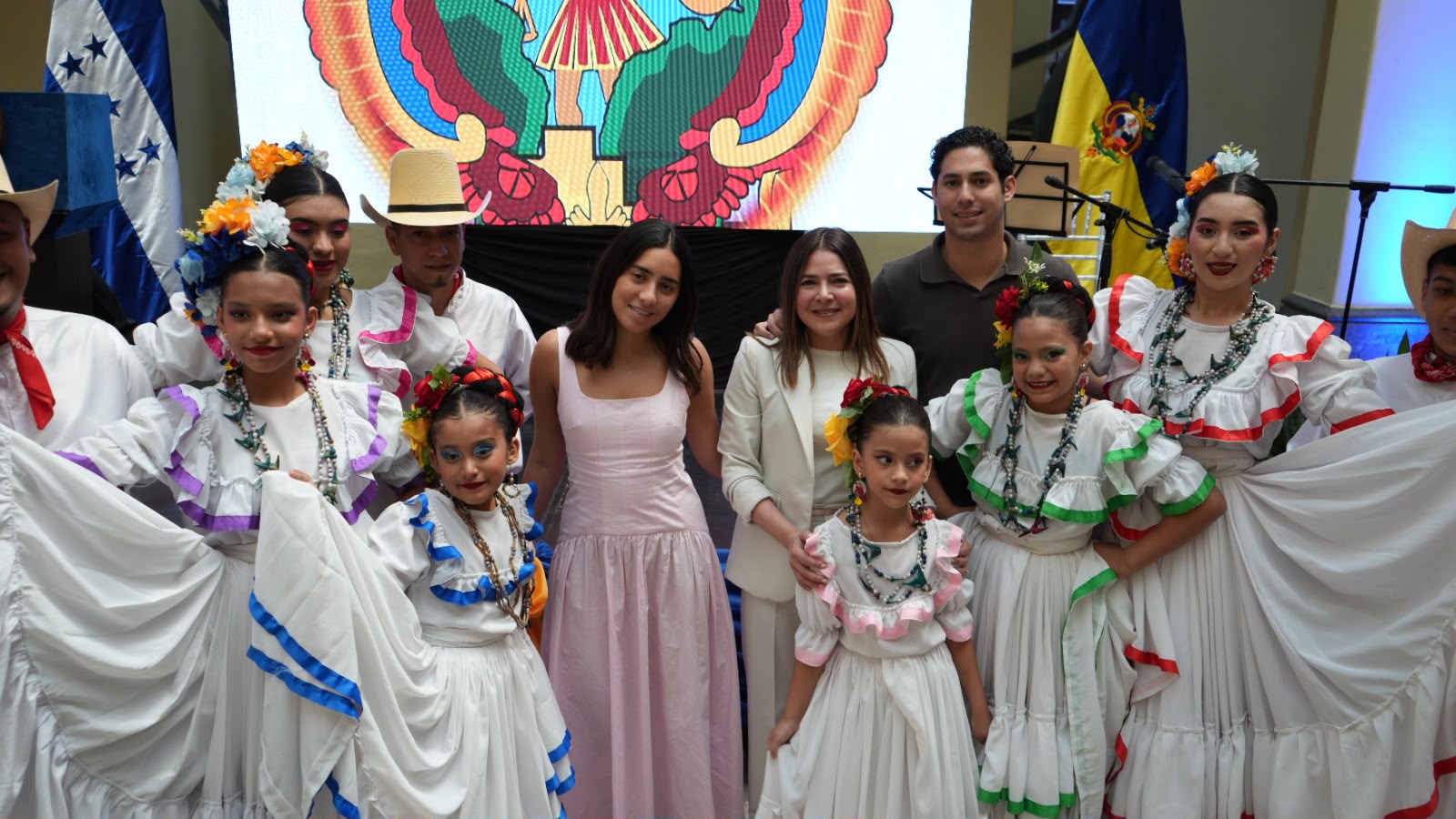 Alcaldía impulsa homenaje a El Principito como punto de partida de cinco proyectos educativos, culturales y artísticos Alcaldía impulsa homenaje a El Principito como punto de partida de cinco proyectos educativos, culturales y artísticos