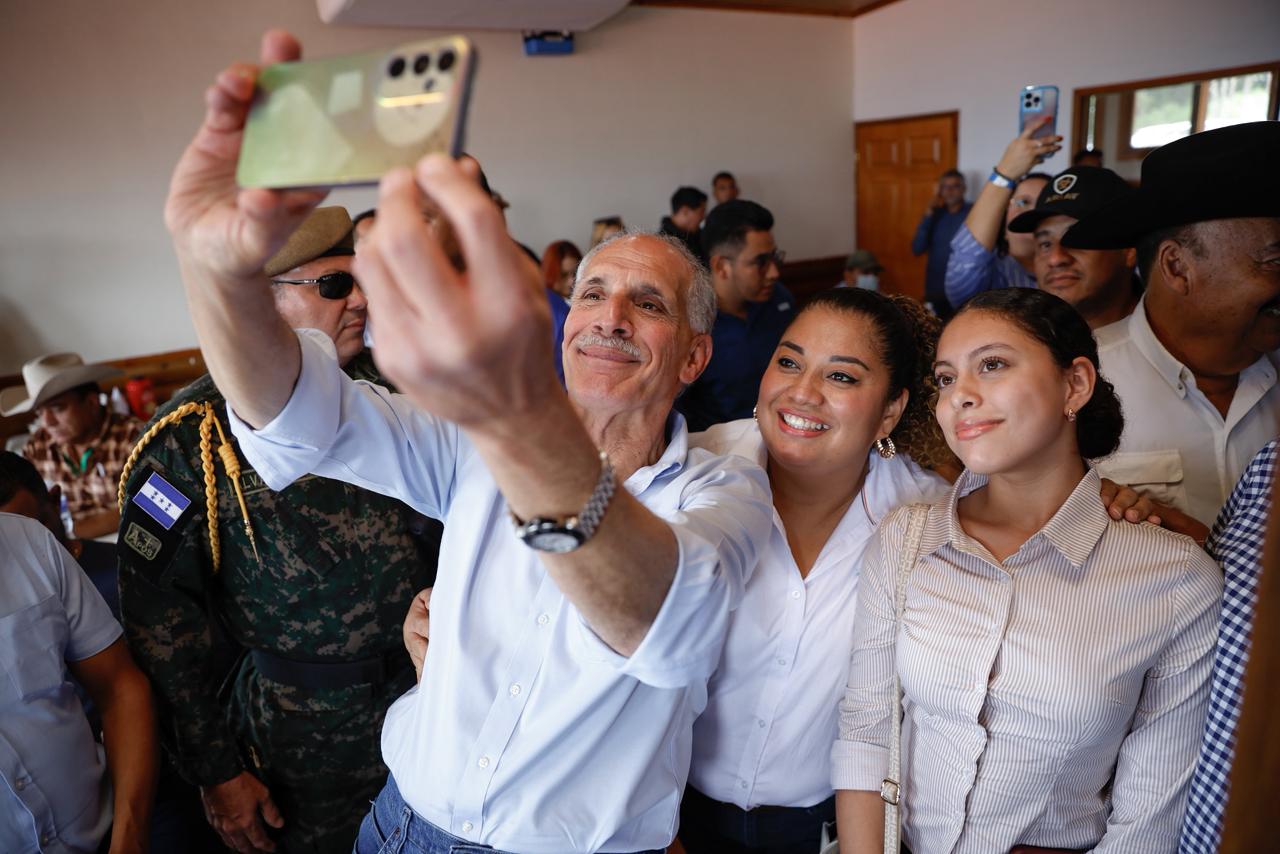 Alcaldes nacionalistas destacan avances del Gobierno y respaldan gestión del presidente Asfura Alcaldes nacionalistas destacan avances del Gobierno y respaldan gestión del presidente Asfura