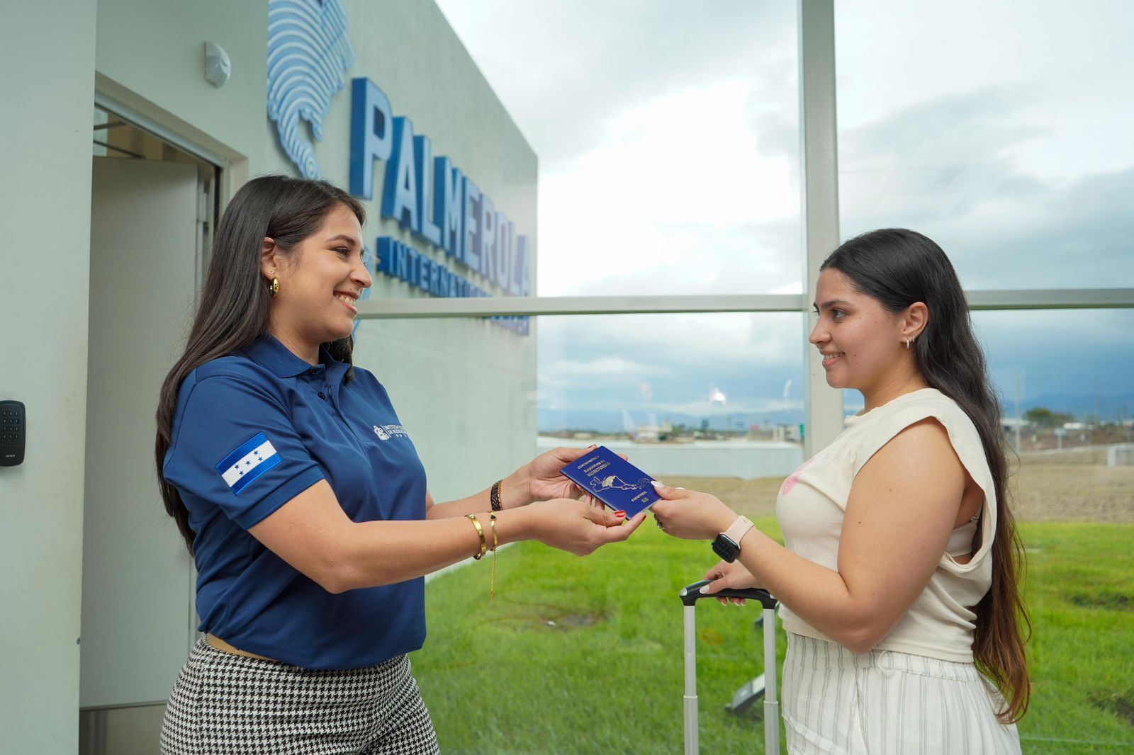 Migración reporta emisión de más de 950 pasaportes en aeropuertos Migración reporta emisión de más de 950 pasaportes en aeropuertos