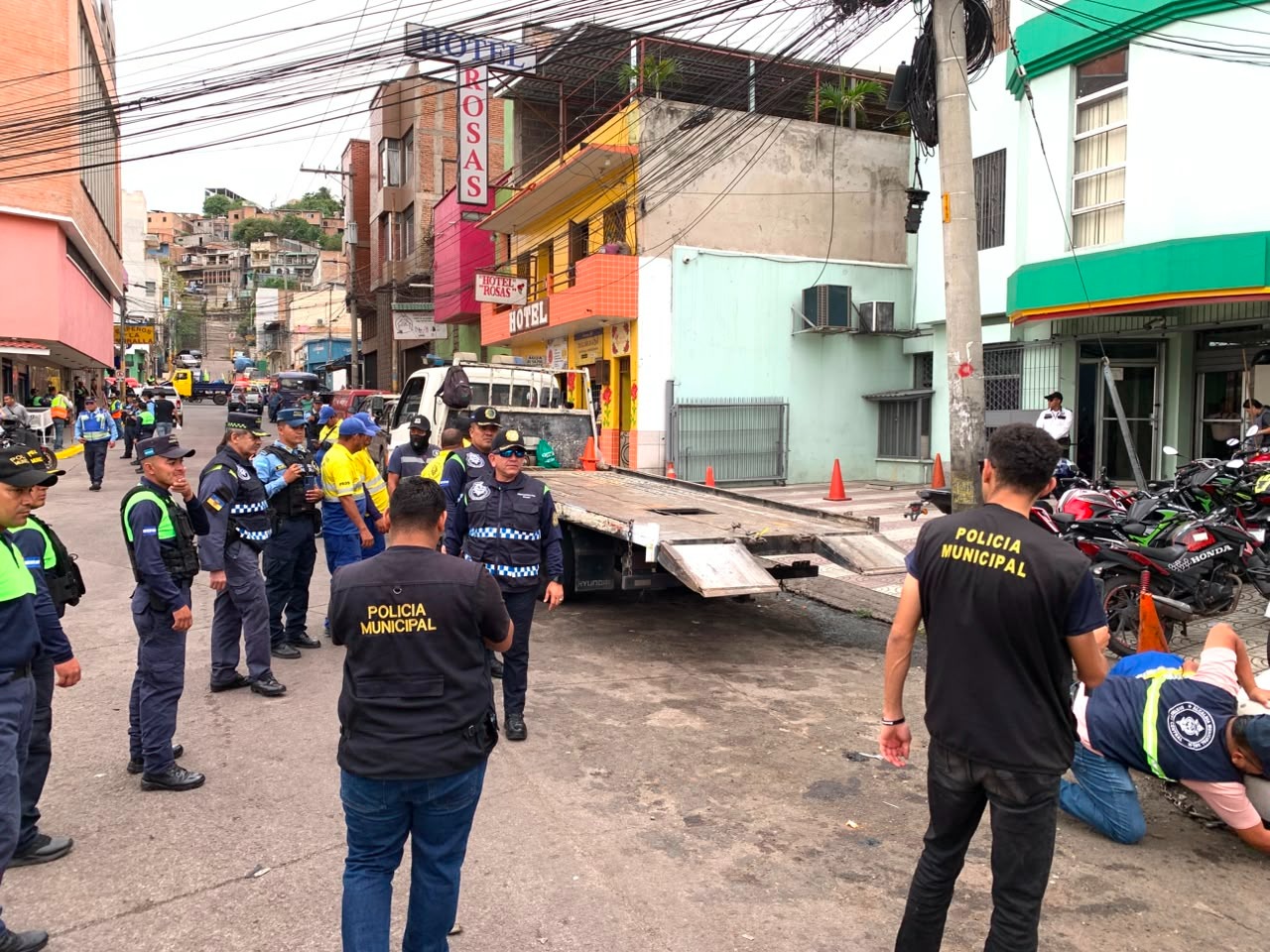 Policía Municipal recupera espacios públicos y libera vías en Comayagüela Policía Municipal recupera espacios públicos y libera vías en Comayagüela