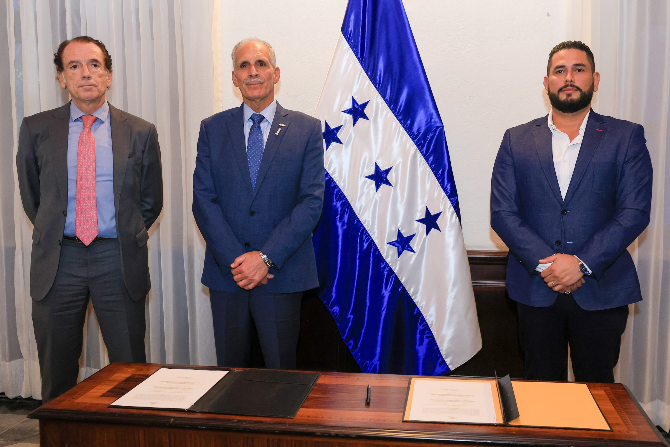 Presidente Asfura firma convenio para desarrollar el nuevo Hospital de Puerto Cortés
