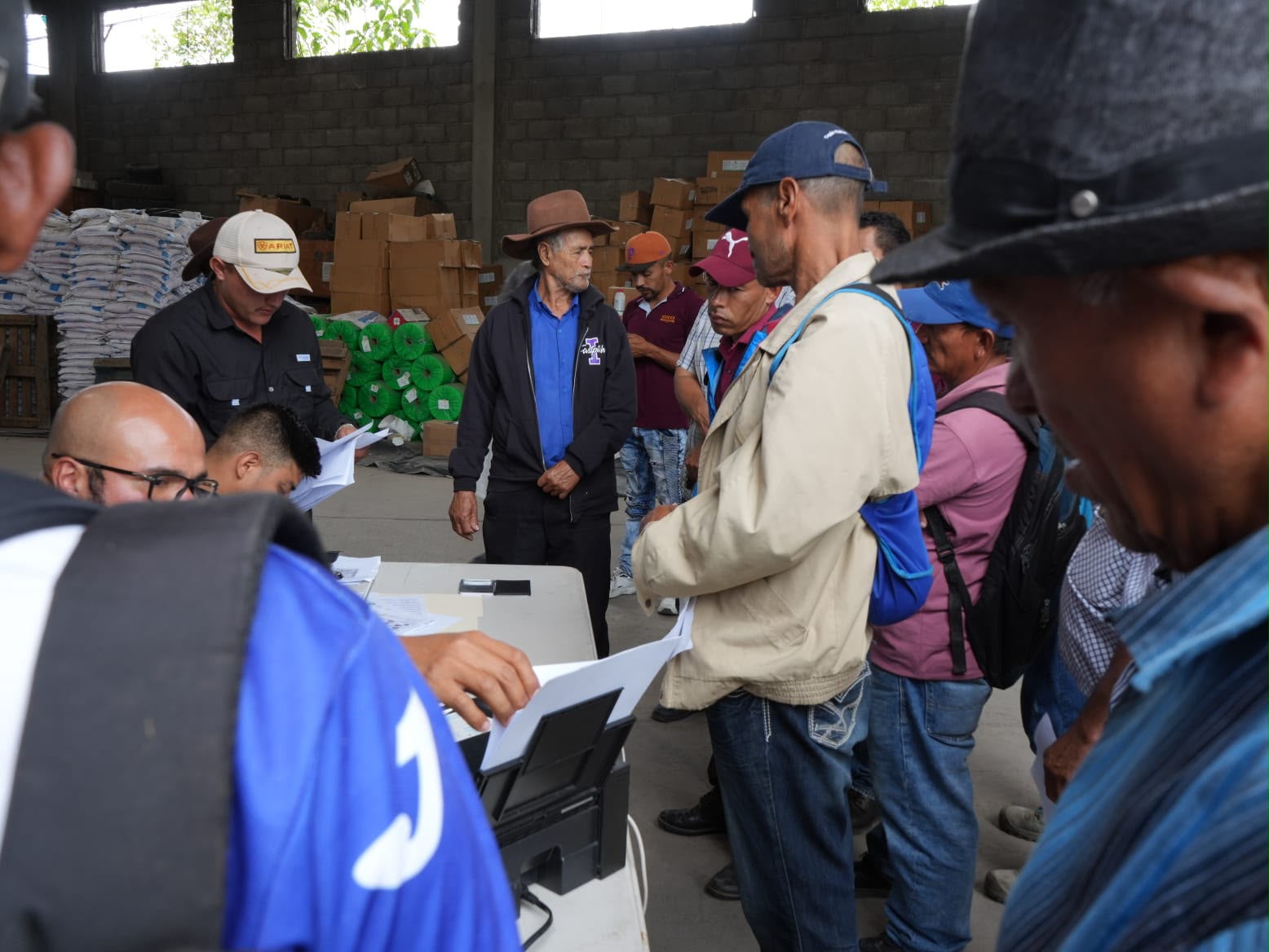 AMDC y la SAG fortalecen la caficultura del Distrito Central con entrega de incentivos agrícolas a 90 productores AMDC y la SAG fortalecen la caficultura del Distrito Central con entrega de incentivos agrícolas a 90 productores