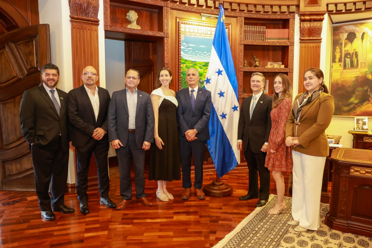 Gobierno y Fundesur reportan avances de alianza que ha beneficiado a más de 122 mil hondureños con medicamentos