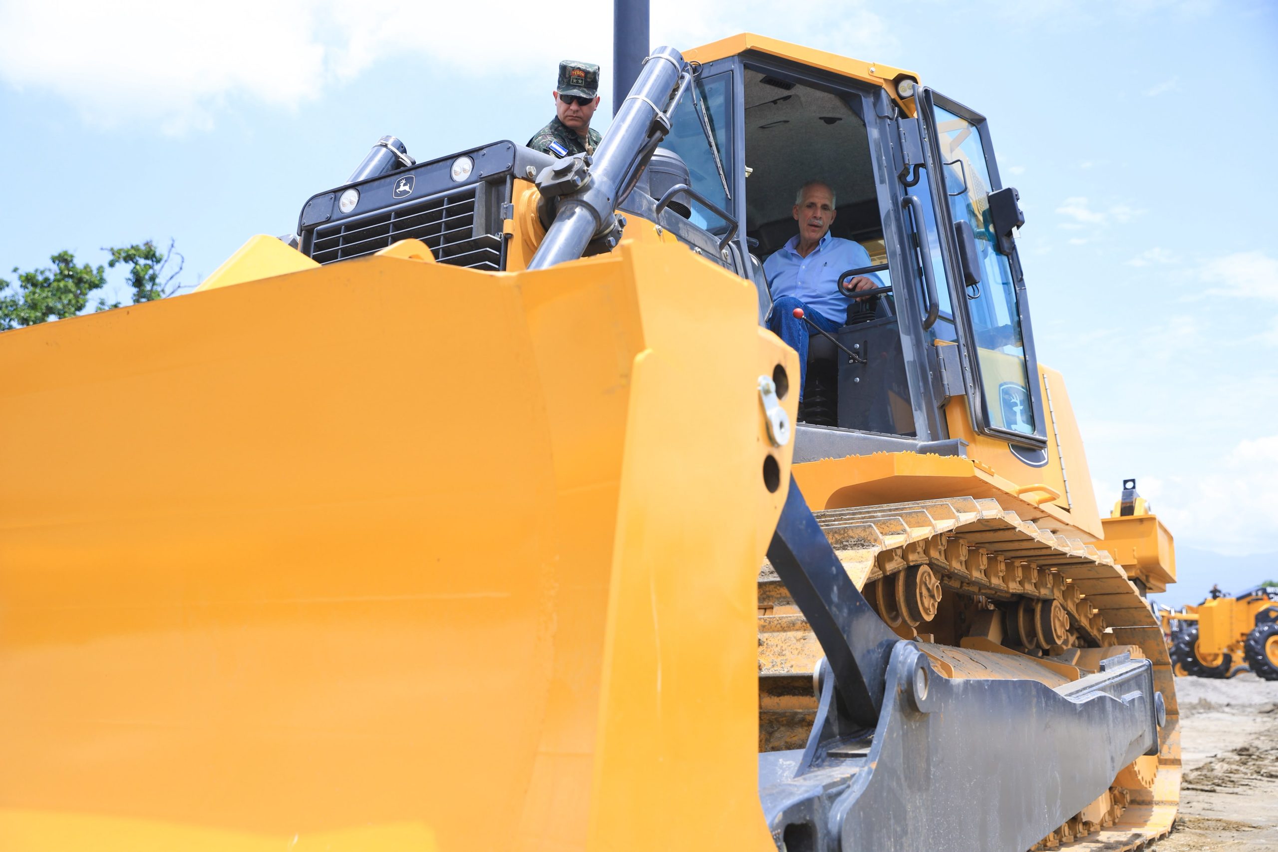Presidente Asfura supervisa histórica transformación municipal con nueva maquinaria