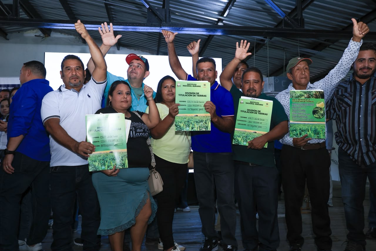 Gobierno del presidente Asfura entrega títulos de propiedad a siete mil familias en San Pedro Sula Gobierno del presidente Asfura entrega títulos de propiedad a siete mil familias en San Pedro Sula