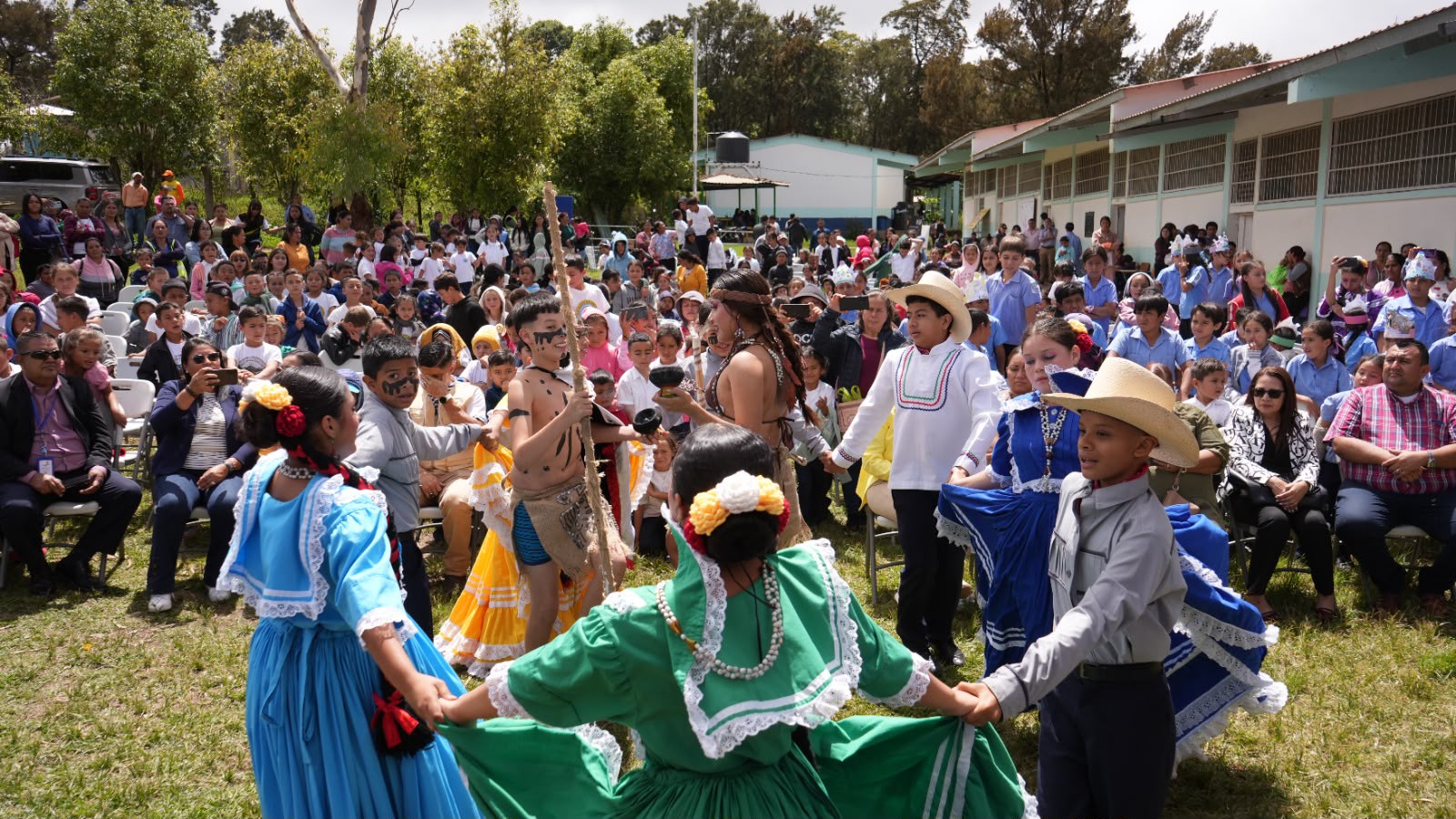 Alcaldía fomenta la lectura con homenaje a El Principito que reúne a más de 2,700 estudiantes Alcaldía fomenta la lectura con homenaje a El Principito que reúne a más de 2,700 estudiantes