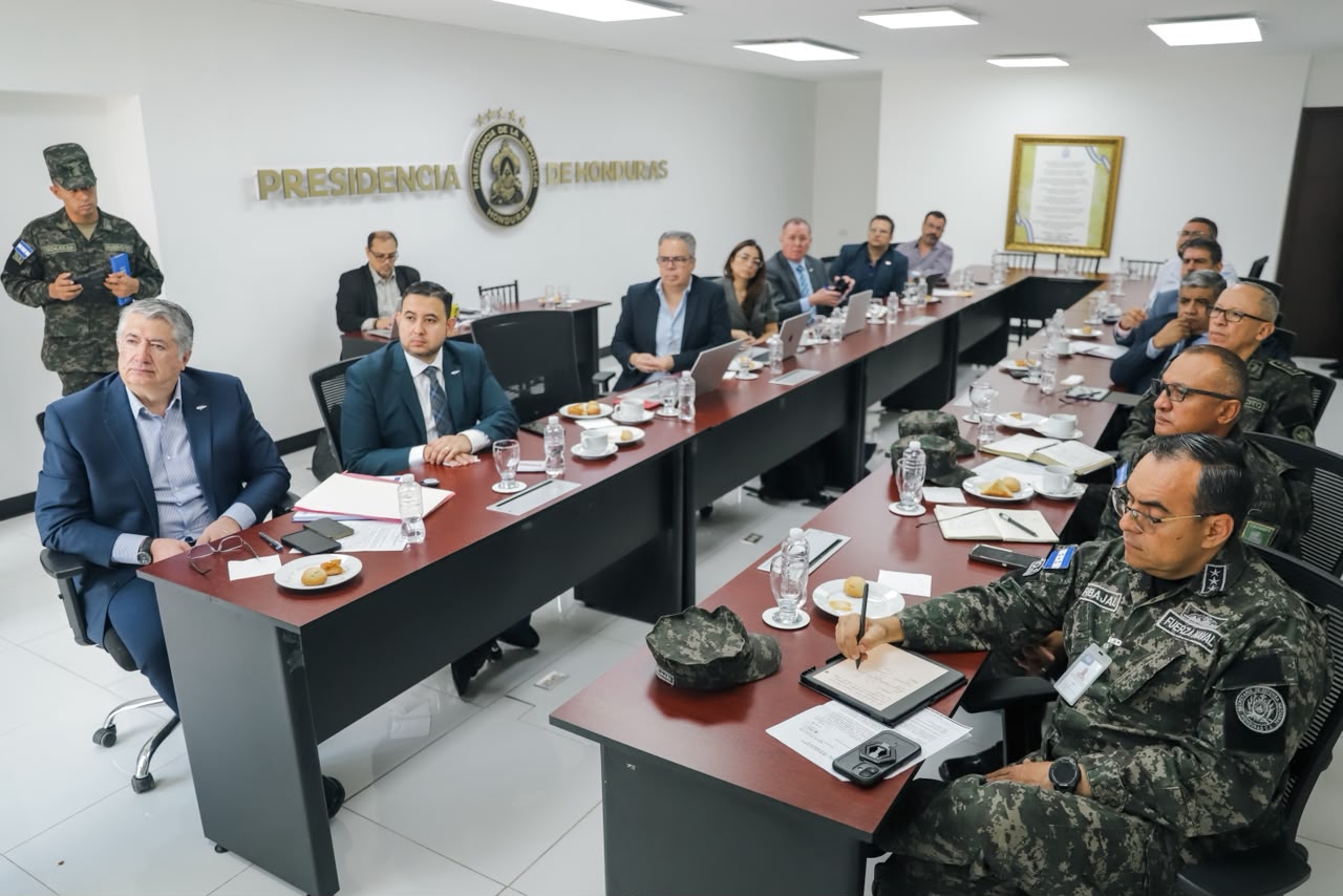 Gobierno de Asfura avanza hacia una mayor cobertura eléctrica y apunta al 100% de acceso Gobierno de Asfura avanza hacia una mayor cobertura eléctrica y apunta al 100% de acceso