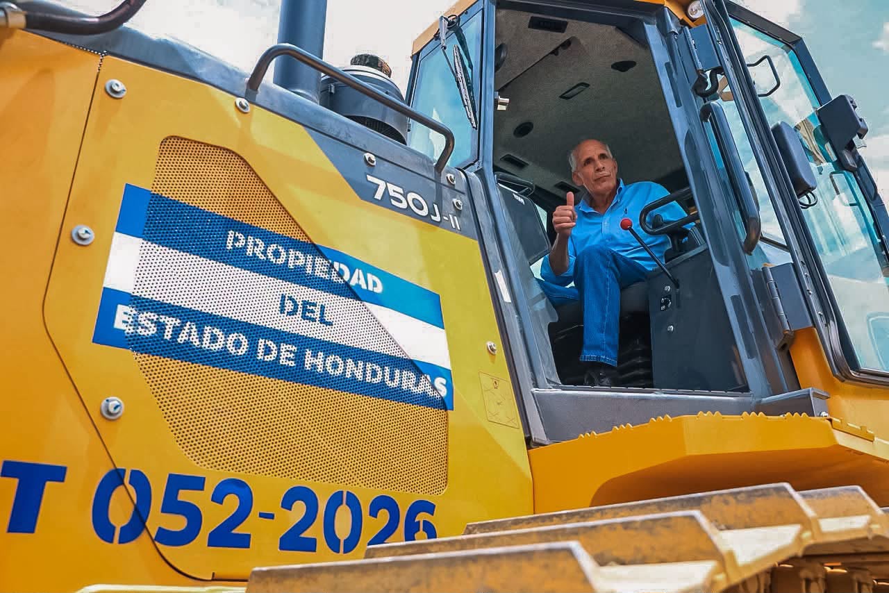 Gobierno del presidente Asfura realiza tres mil 270 kilómetros de obras viales y prepara maquinaria para los 298 municipios Gobierno del presidente Asfura realiza tres mil 270 kilómetros de obras viales y prepara maquinaria para los 298 municipios