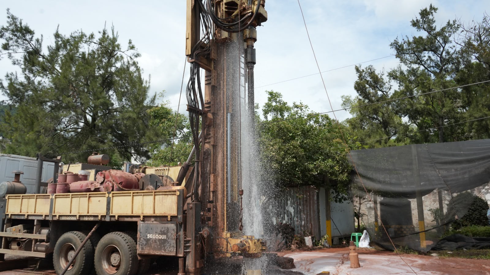 AMDC encuentra agua en el primer pozo de emergencia para enfrentar la crisis hídrica AMDC encuentra agua en el primer pozo de emergencia para enfrentar la crisis hídrica