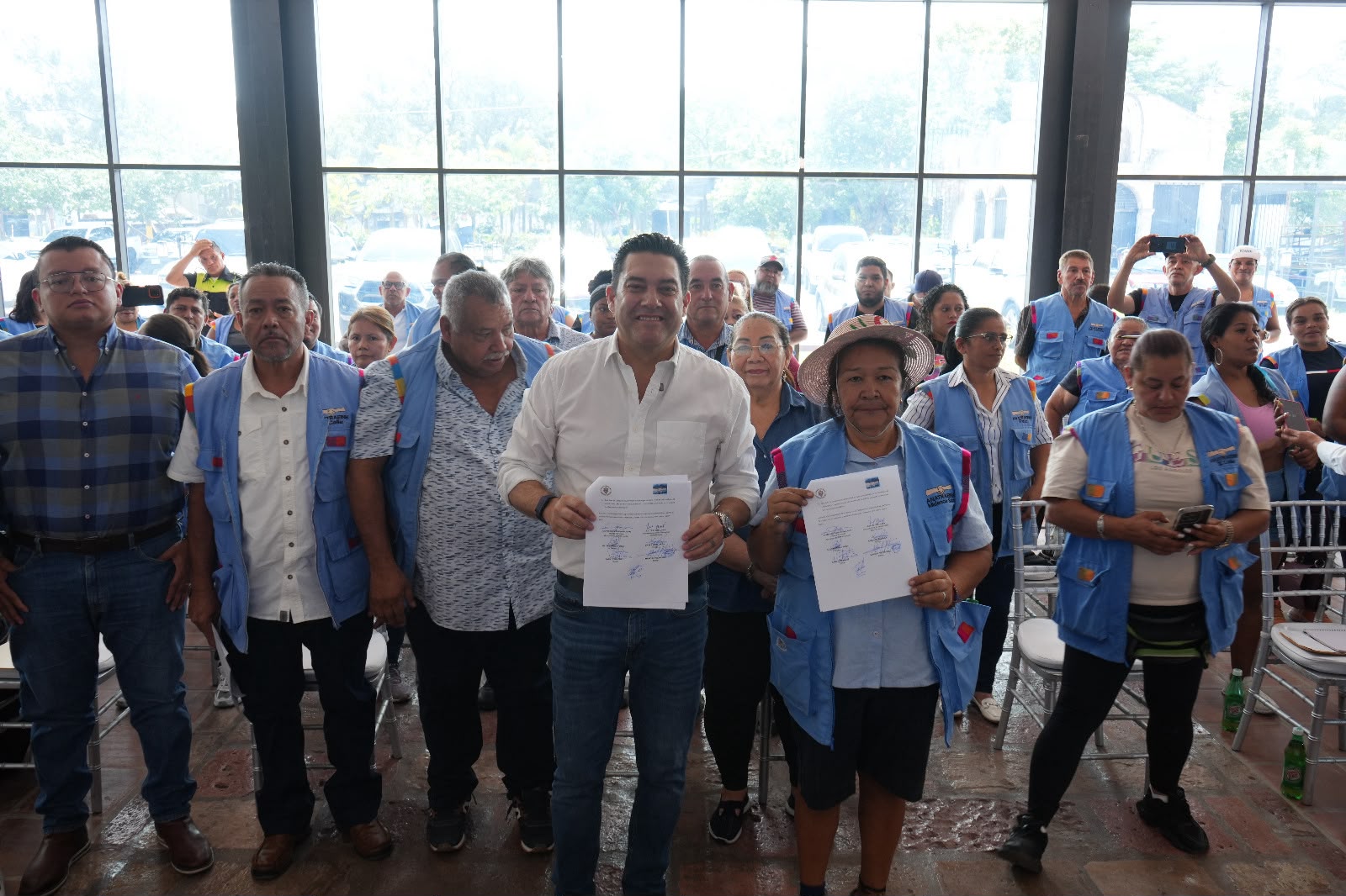 Juan Diego Zelaya logra acuerdo con los vendedores del Centro Histórico para ordenar el comercio Juan Diego Zelaya logra acuerdo con los vendedores del Centro Histórico para ordenar el comercio