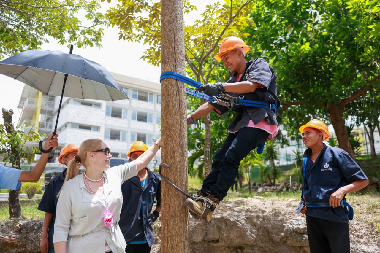 Primera Dama de Honduras, Lissette del Cid de Asfura destaca la importancia de la educación y los valores durante visita a la Villa de los Niños