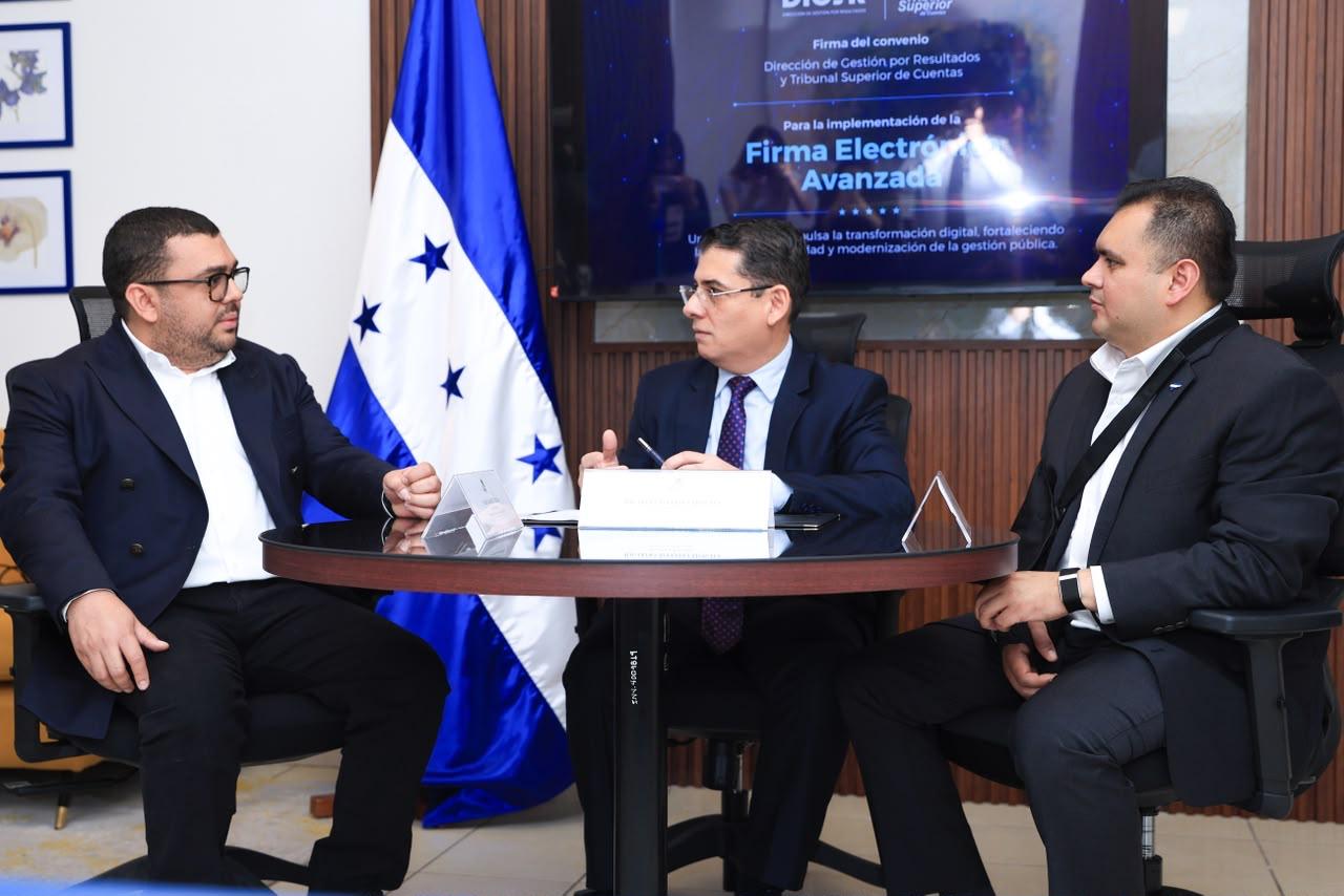 Honduras da paso a una nueva era digital: DIGER y TSC suscriben su primer convenio mediante firma electrónica avanzada Honduras da paso a una nueva era digital: DIGER y TSC suscriben su primer convenio mediante firma electrónica avanzada