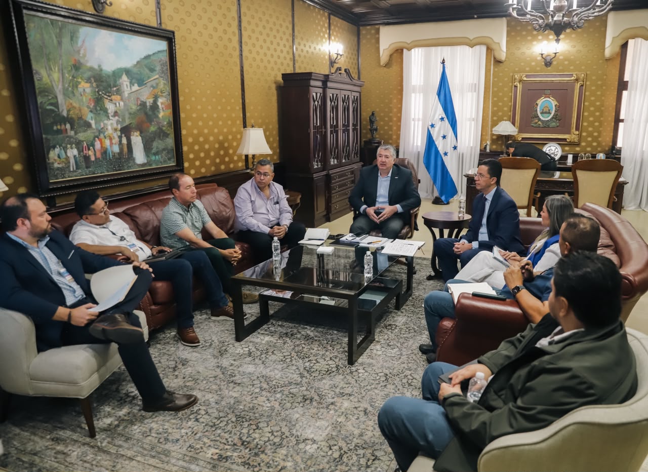 Gobierno del presidente Asfura, productores e industriales de palma africana abordan temas clave para ampliar mercados internacionales Gobierno del presidente Asfura, productores e industriales de palma africana abordan temas clave para ampliar mercados internacionales