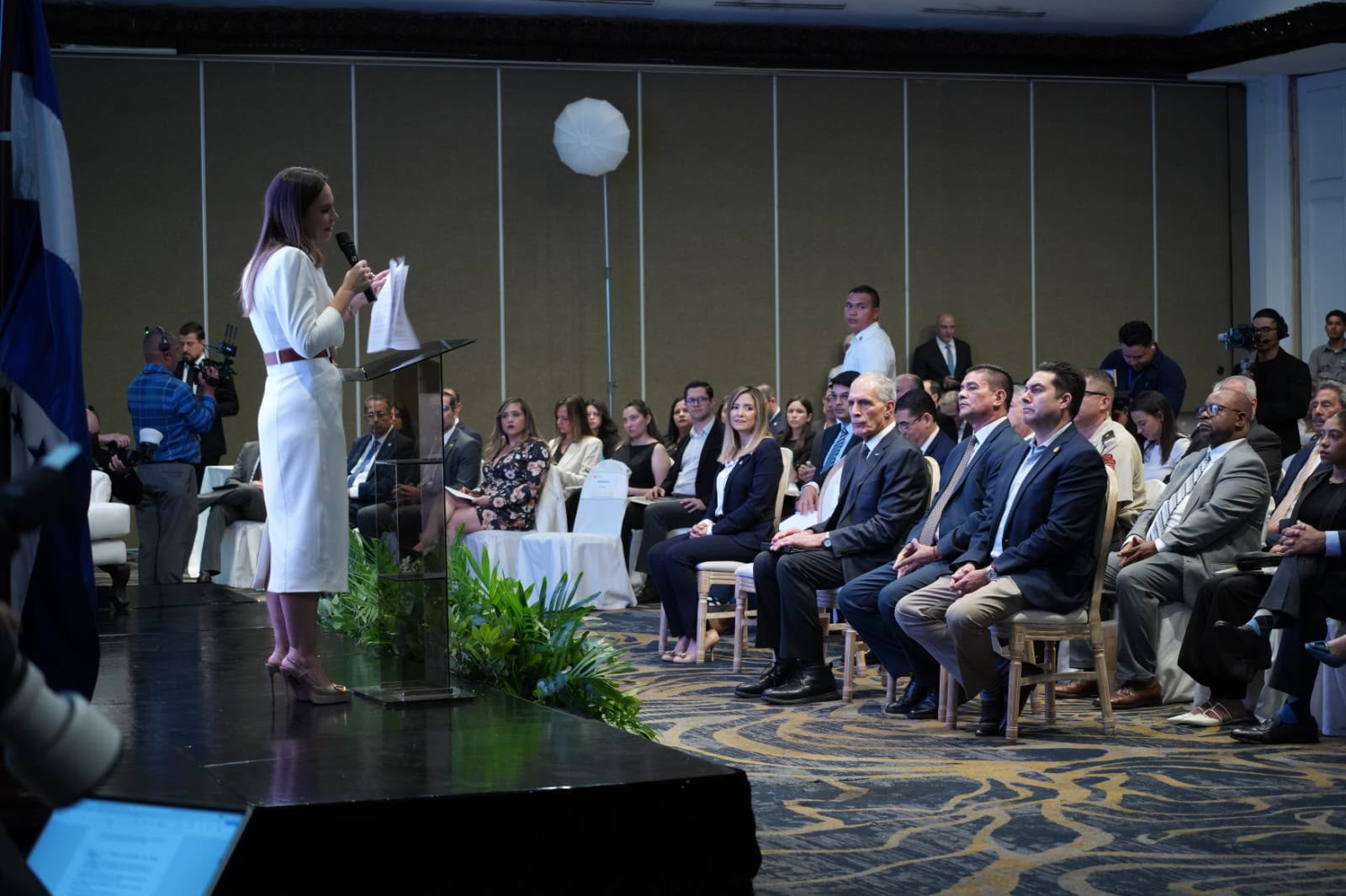 Alcalde Juan Diego Zelaya participa en encuentro nacional sobre inversión y desarrollo económico: “Necesitamos inversión en Honduras y en nuestra ciudad para generar más empleo” Alcalde Juan Diego Zelaya participa en encuentro nacional sobre inversión y desarrollo económico: “Necesitamos inversión en Honduras y en nuestra ciudad para generar más empleo”
