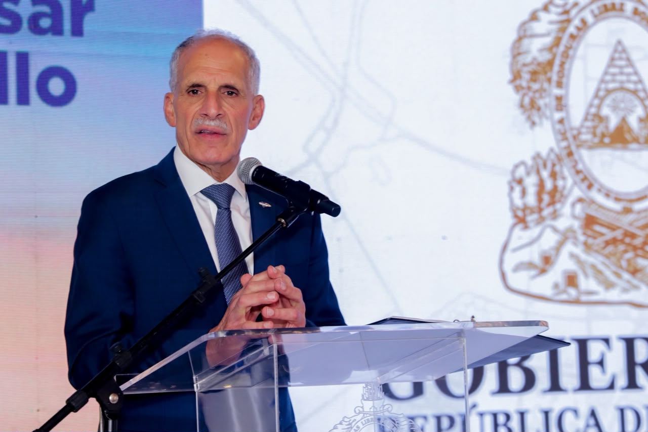 Presidente Asfura anuncia el inicio de la entrega de maquinaria a los 298 municipios y programa permanente de salud Presidente Asfura anuncia el inicio de la entrega de maquinaria a los 298 municipios y programa permanente de salud