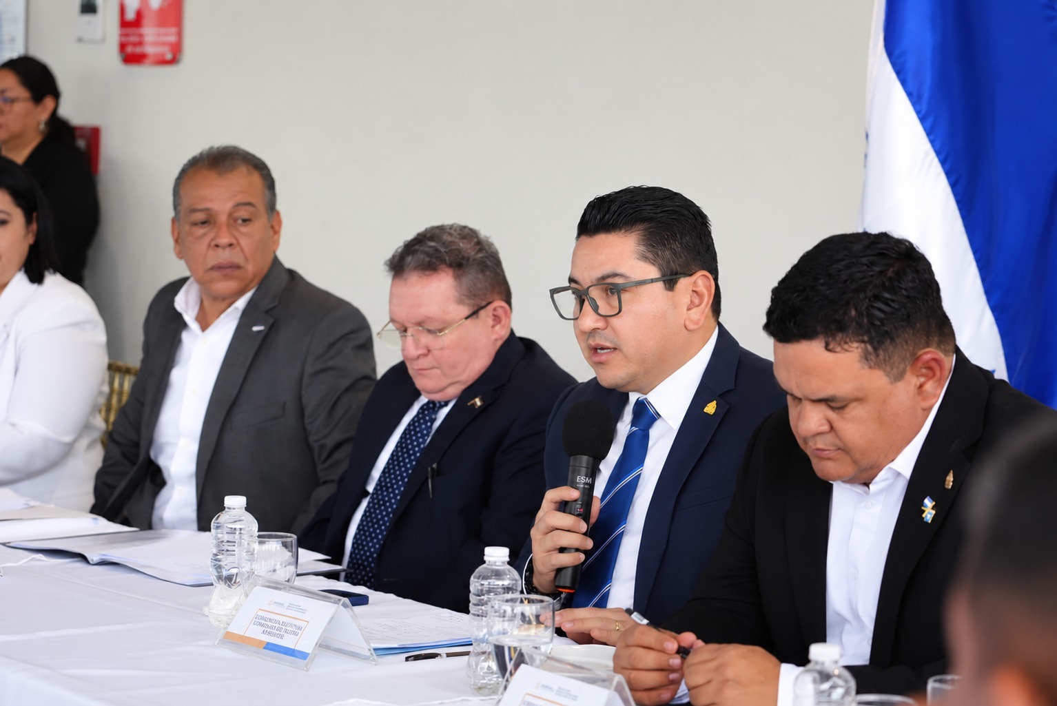 Gobierno de Honduras articula respuesta nacional para enfrentar el impacto del sargazo Gobierno de Honduras articula respuesta nacional para enfrentar el impacto del sargazo