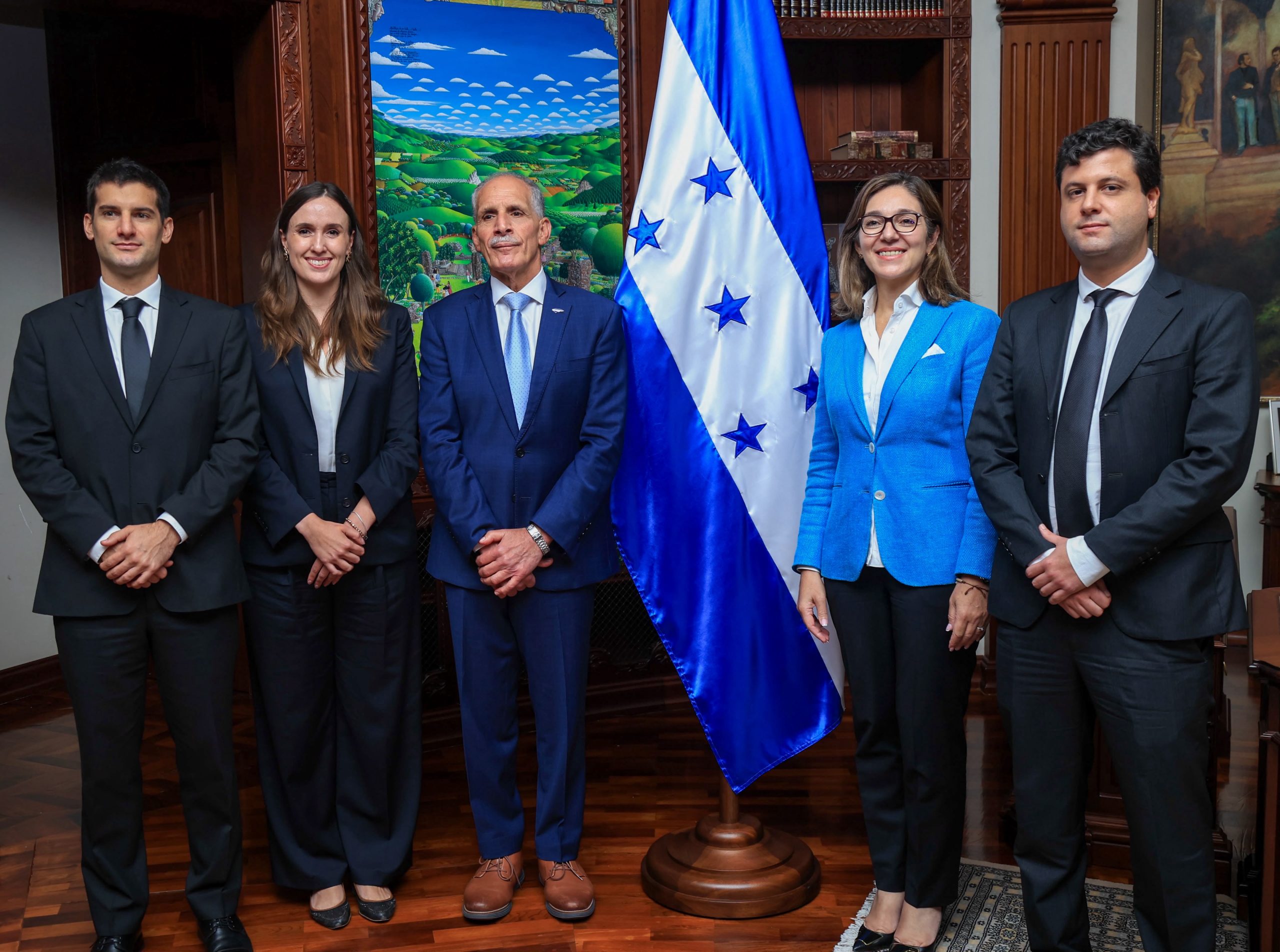 Presidente Asfura se reúne con representantes de Standard & Poor’s para abordar perspectivas económicas de Honduras