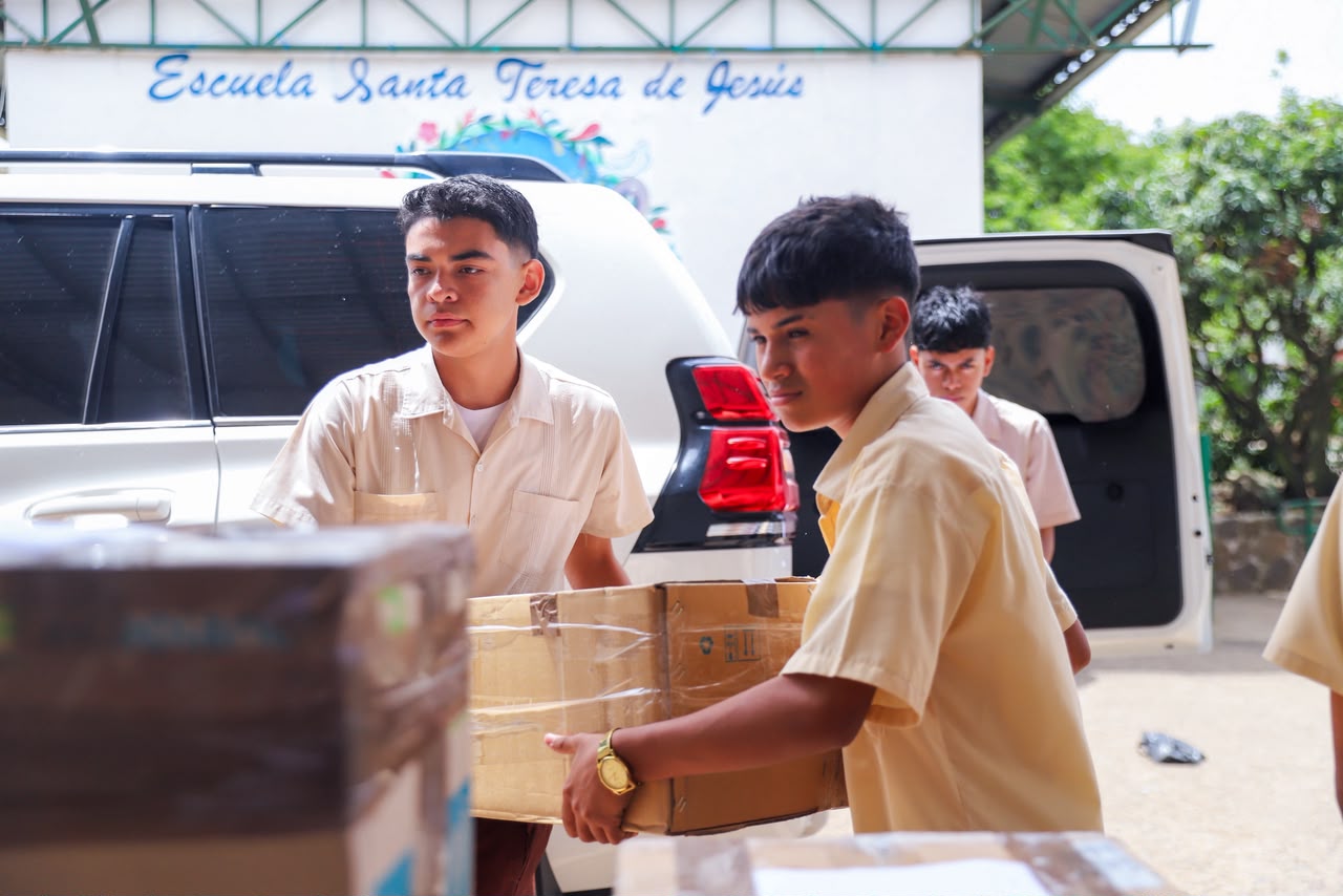 Gobierno del presidente Asfura entrega medicamentos a cuatro mil niños de colonia Nueva Capital