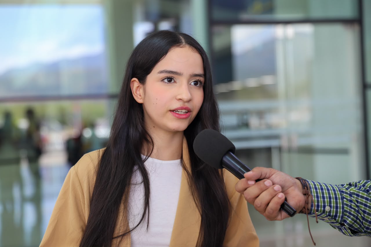 Presidente Asfura respalda talento de joven hondureña que representará al país en misión espacial en la India Presidente Asfura respalda talento de joven hondureña que representará al país en misión espacial en la India